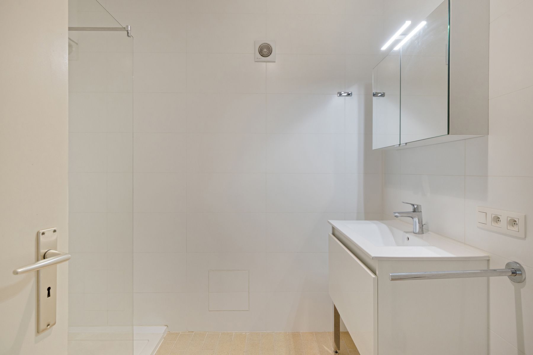INSTAPKLAAR APPARTEMENT 3DE VD + GARAGEBOX TE KOOP IN ZELLIK foto 14