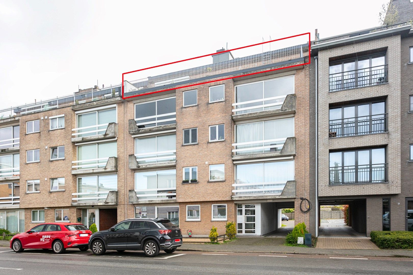Riant dakappartement met 2 slpk, terras (50m²) & 2 autostnpl foto 15