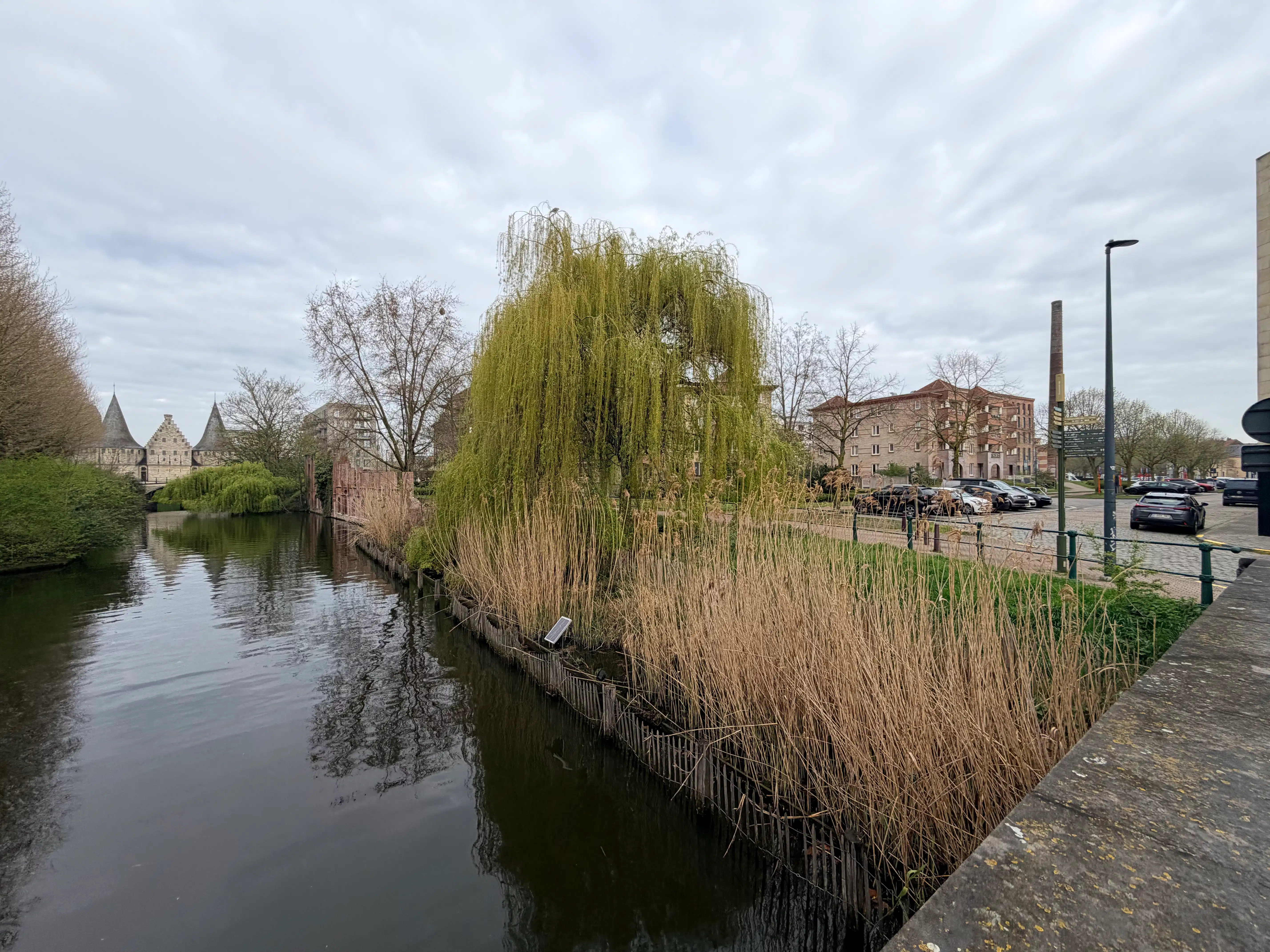 --- NIEUW ---&nbsp;Instapklaar appartement met garagebox en terras nabij het Rabot / Prinsenhof . foto 4