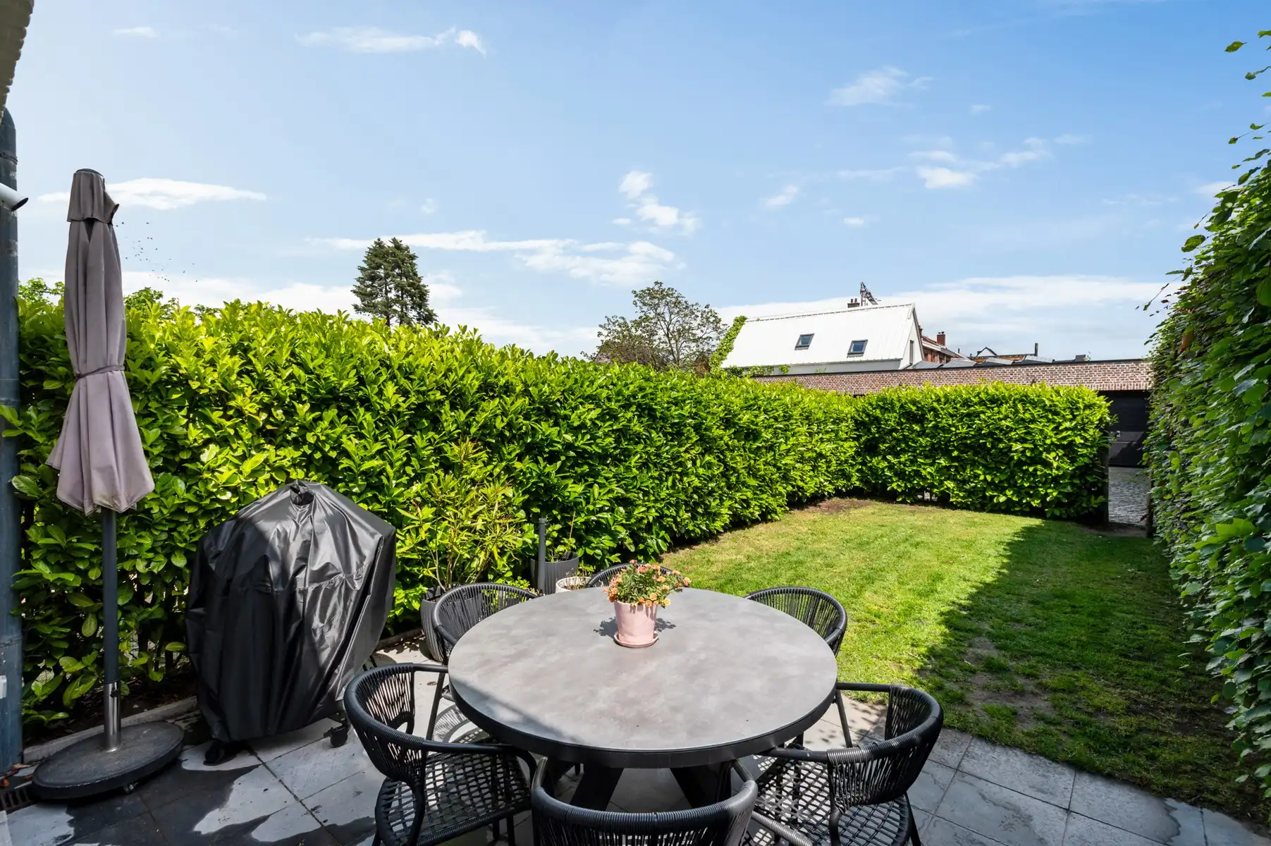 Goed gelegen gelijkvloers appartement met 1 slaapkamer, tuin en garage foto 7