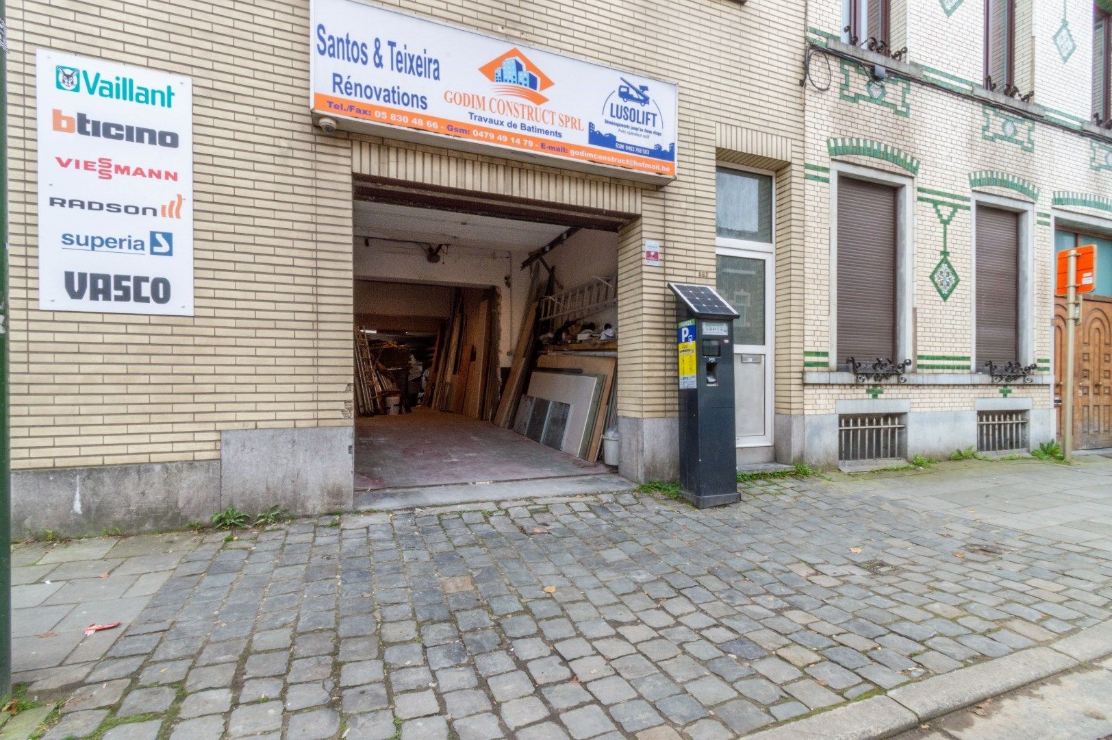 Loods / Werkplaats van +-450m² in Anderlecht foto {{pictureIndex}}