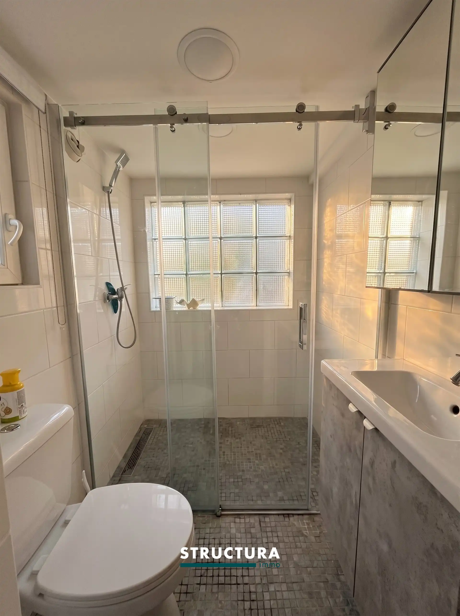 Woning met ruim terras en staanplaats foto 5