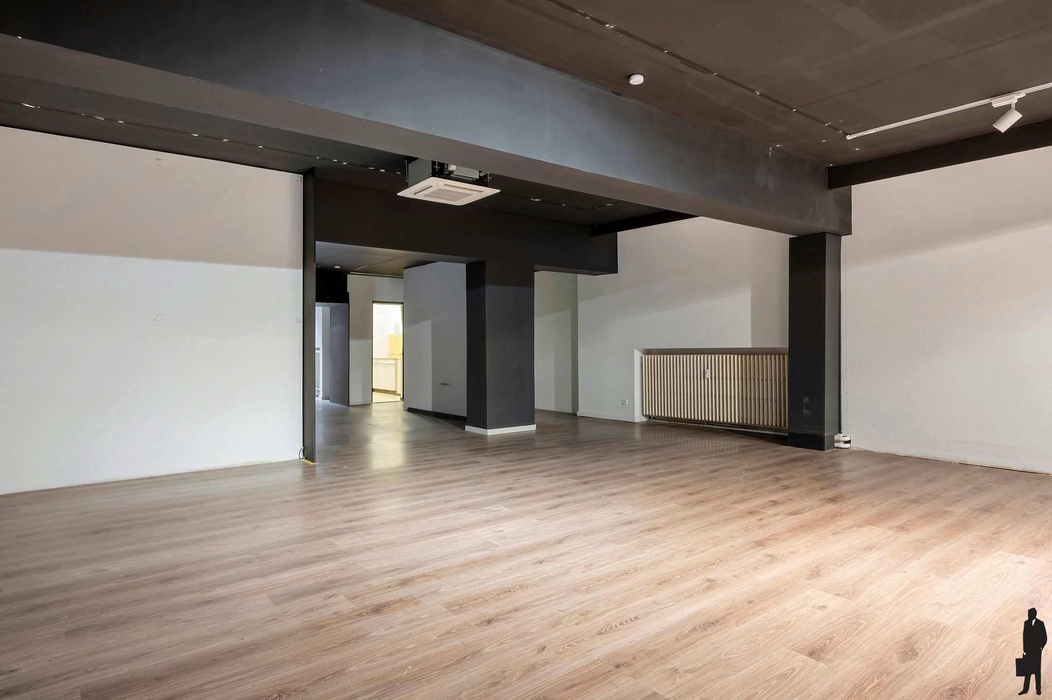 Ruim gelijkvloers handelspand met een oppervlakte van 180m² foto 7