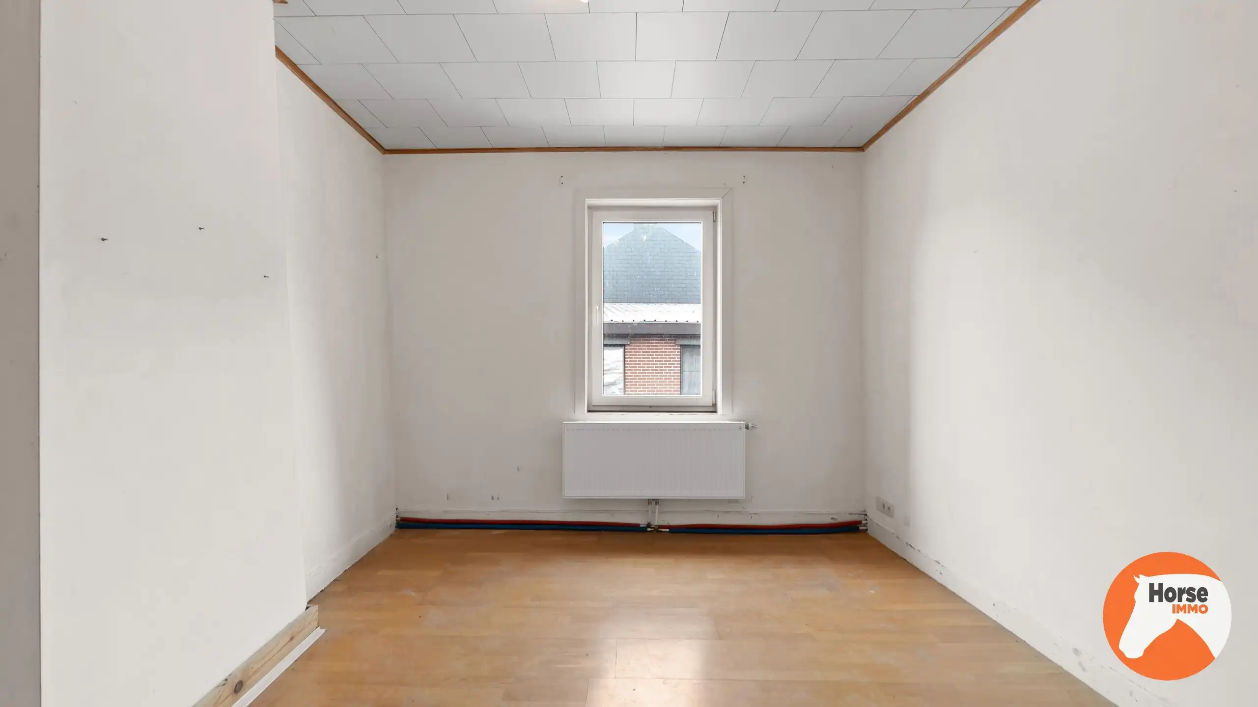 RIEMST - Te renoveren woning met stalling foto 14