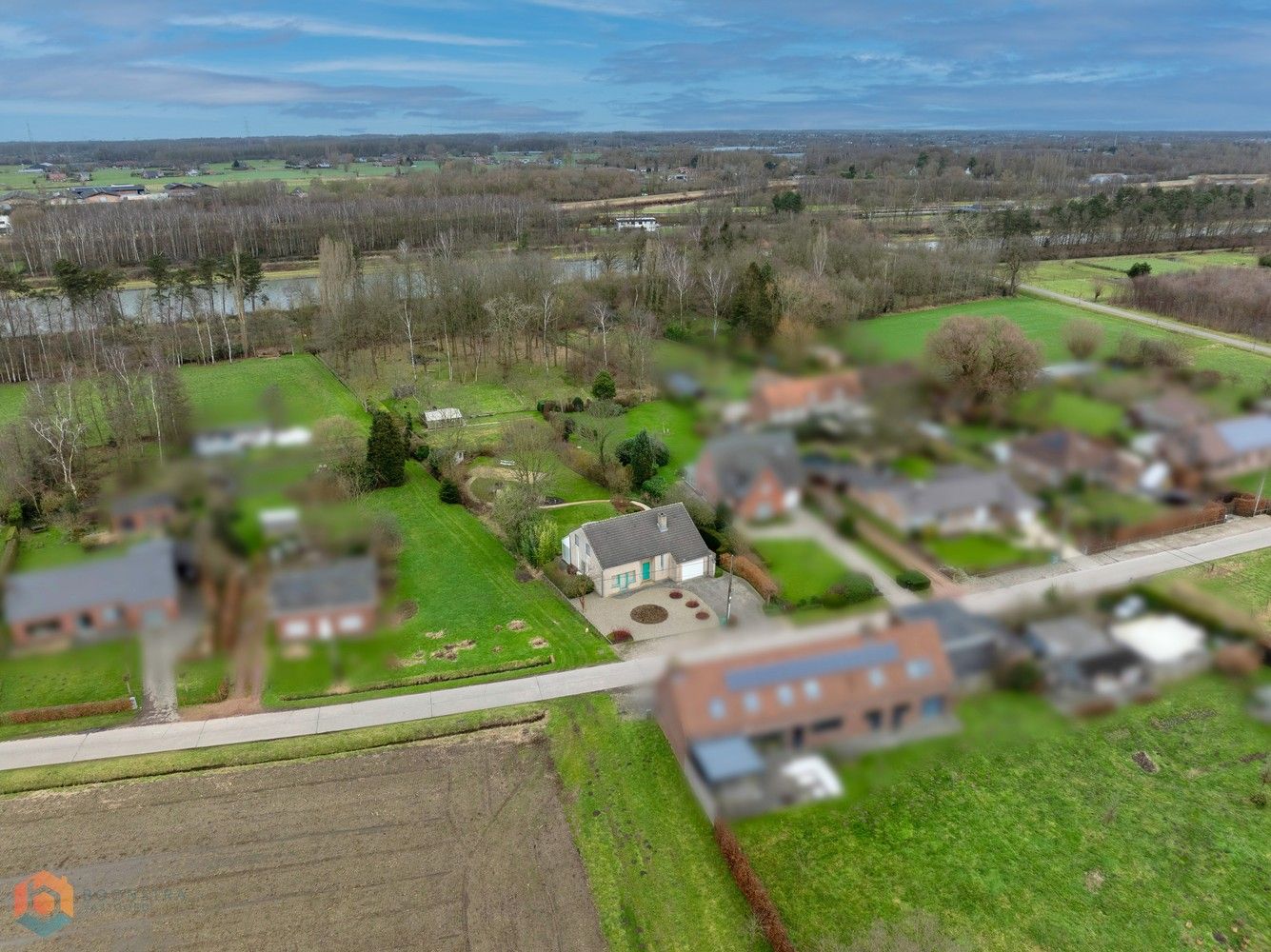 Instapklare woning met 4 slpkrs en sfeervolle tuin te Duffel foto {{pictureIndex}}