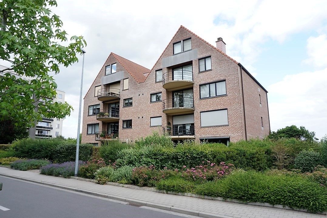 Ruim gelijkvloersappartement 144m² met 2 terrassen en tuintje foto 2