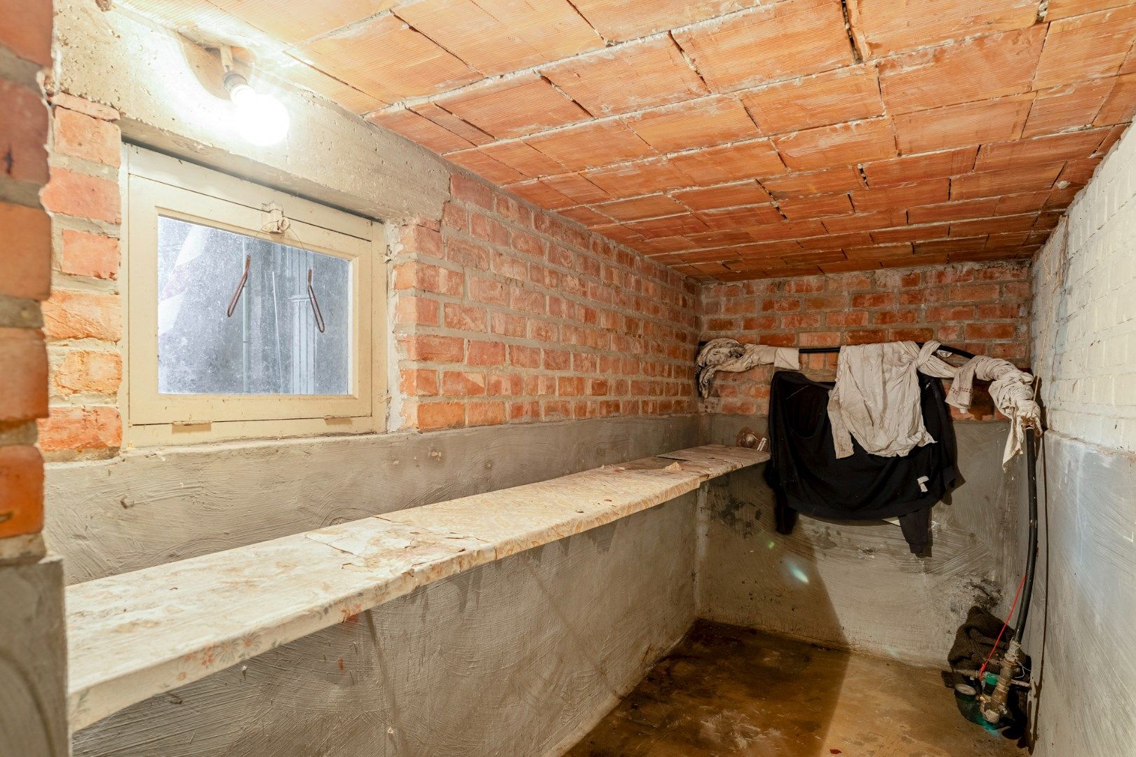 Te renoveren vrijstaande woning op een gunstig gelegen perceel van 12a 07ca vlakbij het centrum foto 18