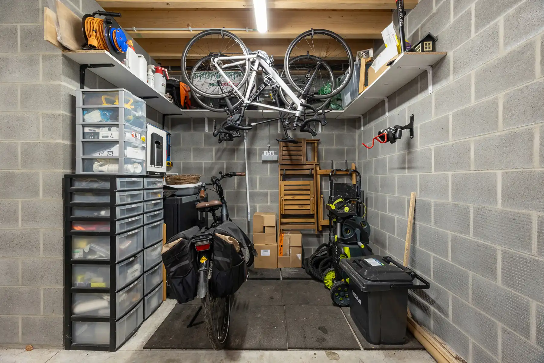 Recent appartement met autostaanplaats in het centrum van Stabroek! foto 13