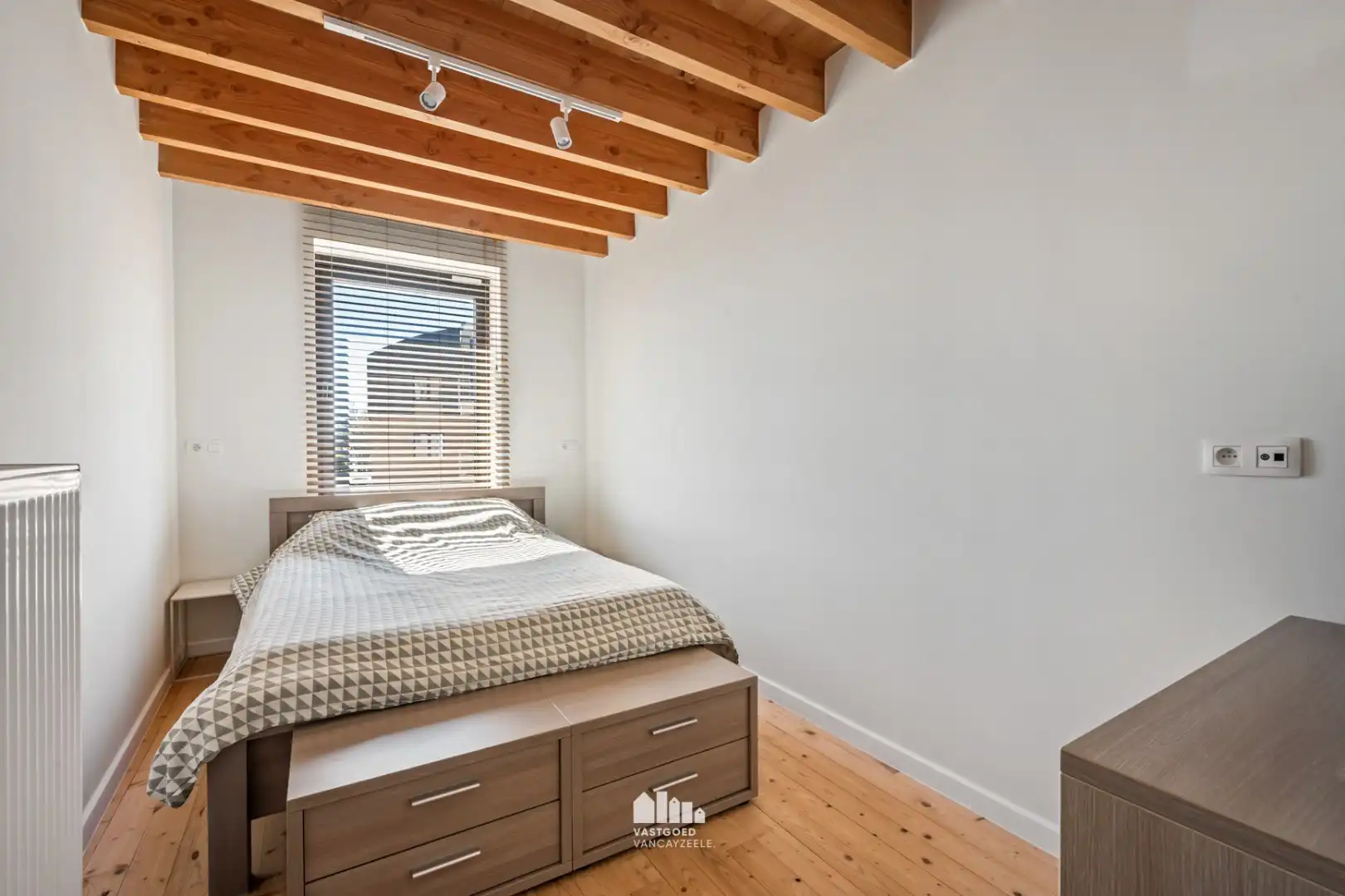 Volledig gerenoveerde woning met 5 slaapkamers, zonnige tuin en garage foto 20