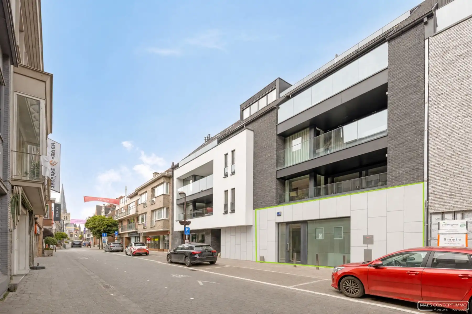 Instapklaar handelspand met garage in Waregem centrum te koop foto {{pictureIndex}}
