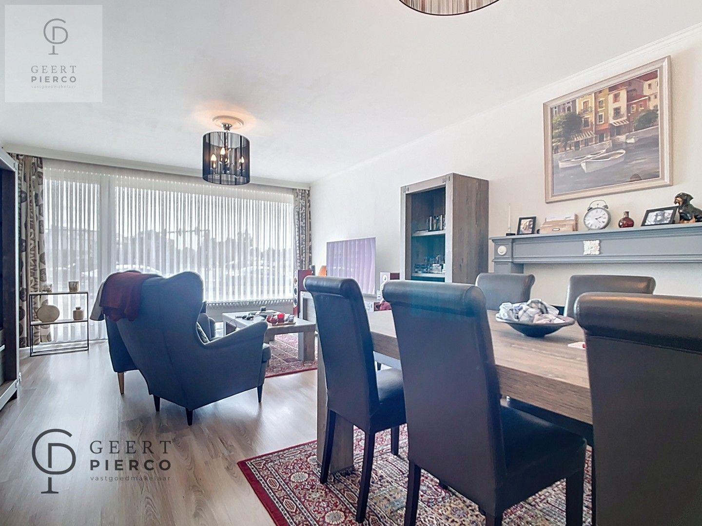 Gerenoveerd tweeslaapkamer appartement met autostaanplaats vlakbij stadscentrum. foto 2