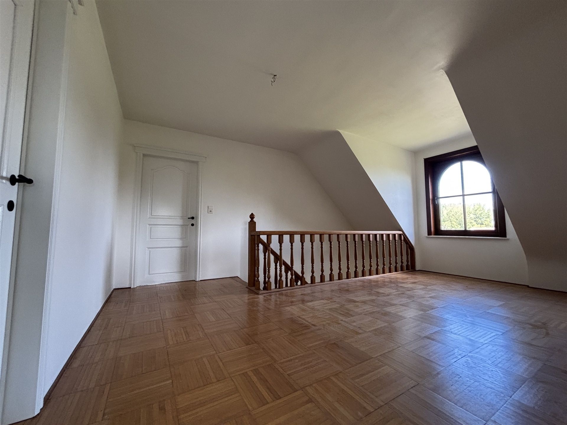 Ruime woning met grote tuin in een rustige straat foto 28