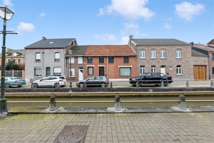 TE RENOVEREN WONING IN HET CENTRUM VAN ZOUTLEEUW foto 2