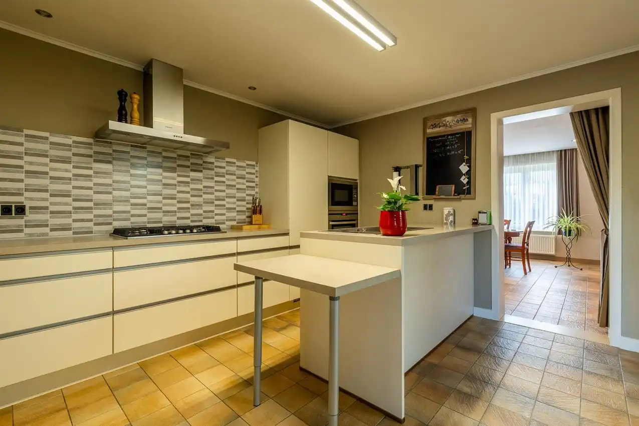 Gerenoveerde woning 3slk op rustige ligging foto 9