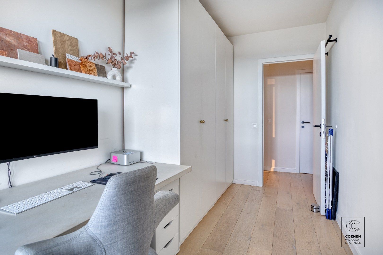 Stijlvol gerenoveerd appartement met 2 slaapkamers & zonnig terras op toplocatie te Berchem foto 12