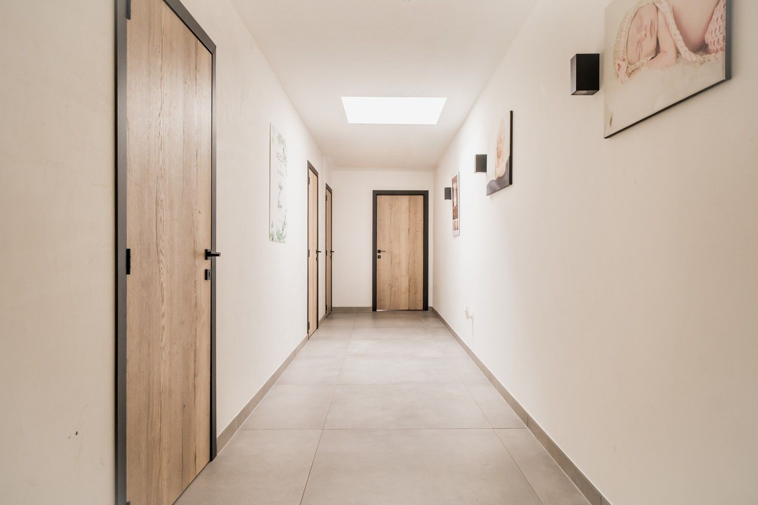 Ruime gerenoveerde woning met 4 slaapkamers en prachtige tuin foto 13