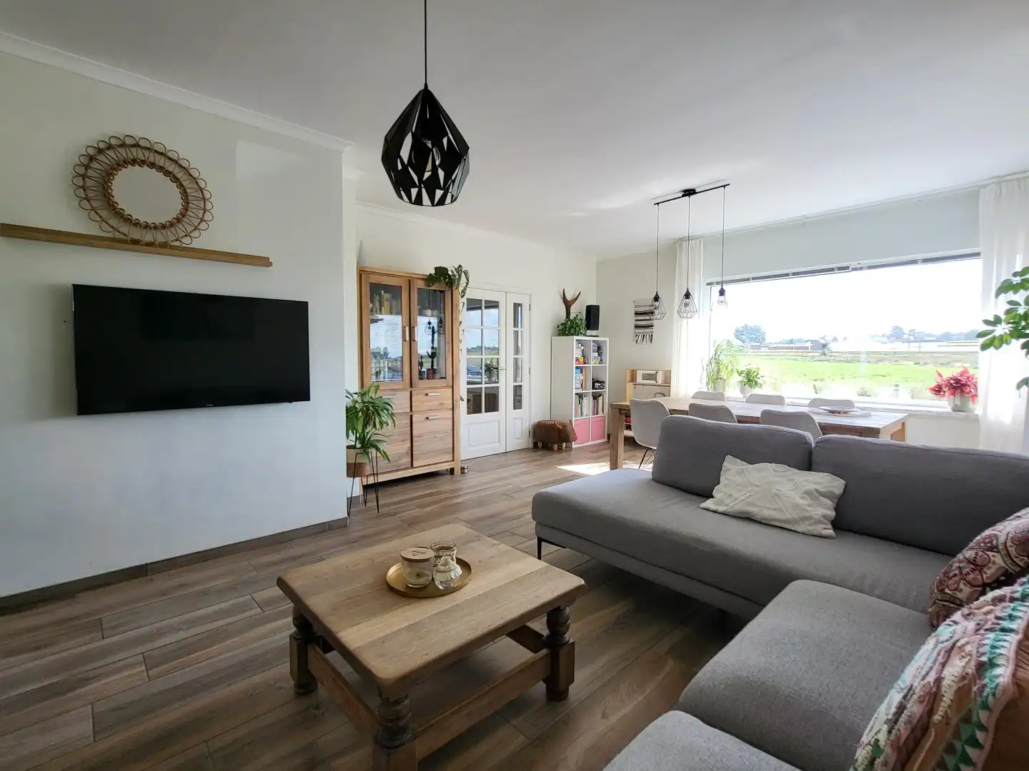 In een landelijke omgeving bevindt zich deze grondig gerenoveerde woning op een mooi perceel van 1.102 m². foto 9