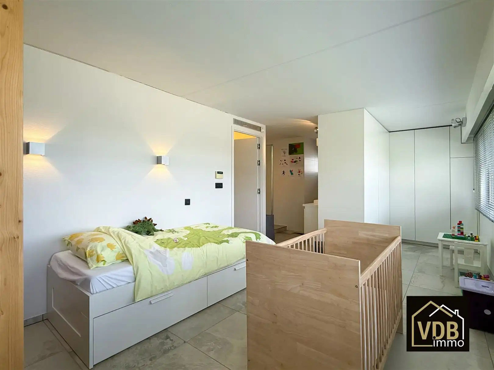 COMMERCIEEL PAND MET PENTHOUSE OP TOP LOCATIE foto 28