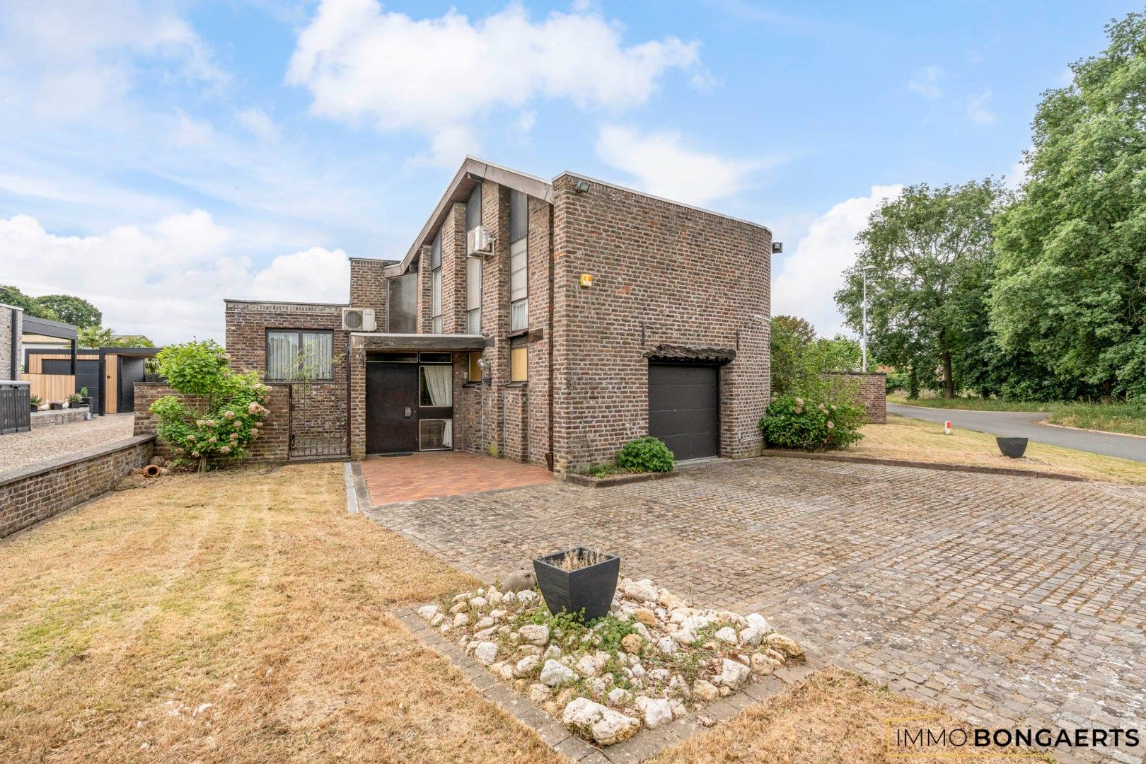 Hoofdfoto van de publicatie: Ruime woning met vier slaapkamers 