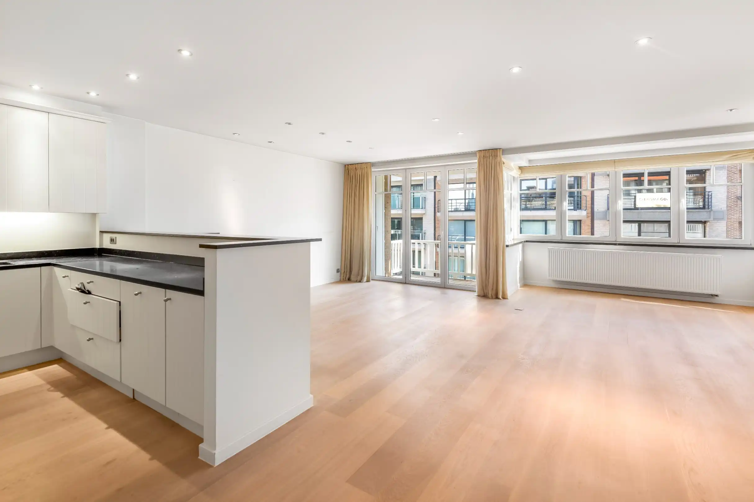 Ruim woonapp. met een gevelbreedte van ca. 7 meter, en garagemogelijkheid, gelege, vlakbij het strand en het Rubensplein. foto 6