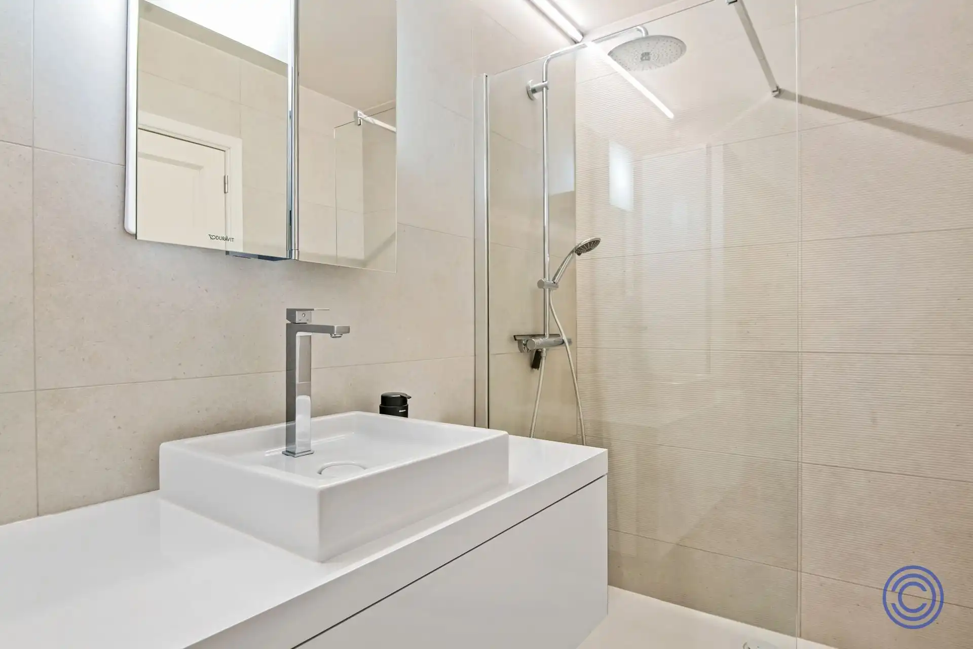 Luxueus 2-SLPK appartement met terras! foto 9