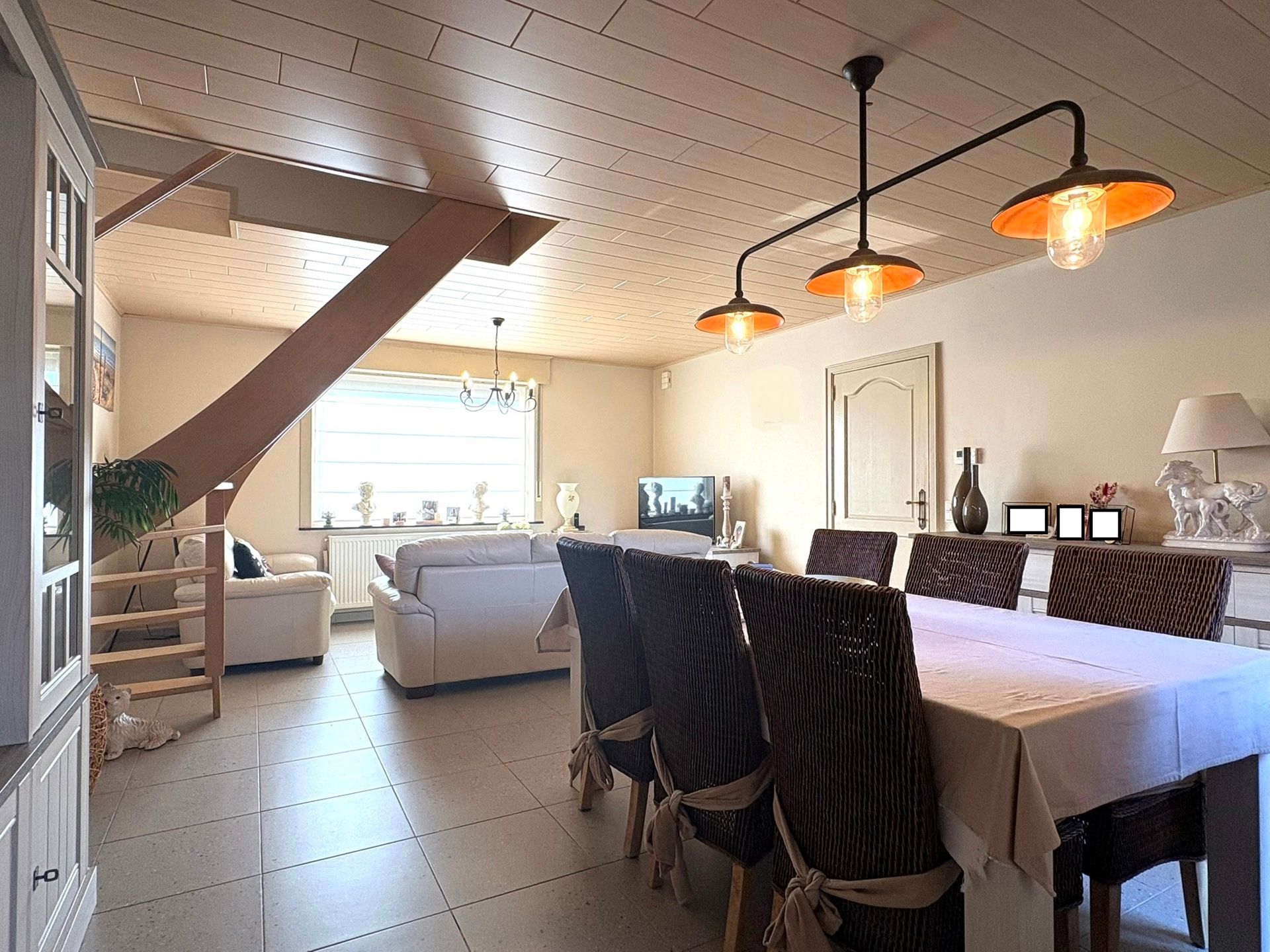 Gezellige woning met 4 slaapkamers en prachtige tuin foto 3