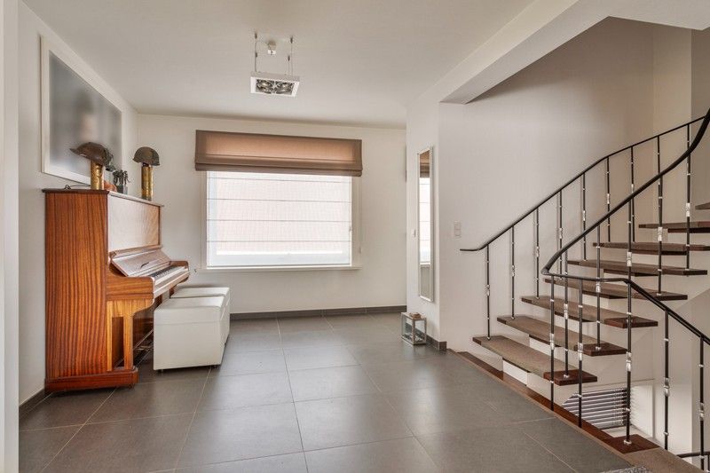 Op en top gerenoveerde bel-etage woning mét magazijn TE KOOP nabij hartje Wakken! foto 4