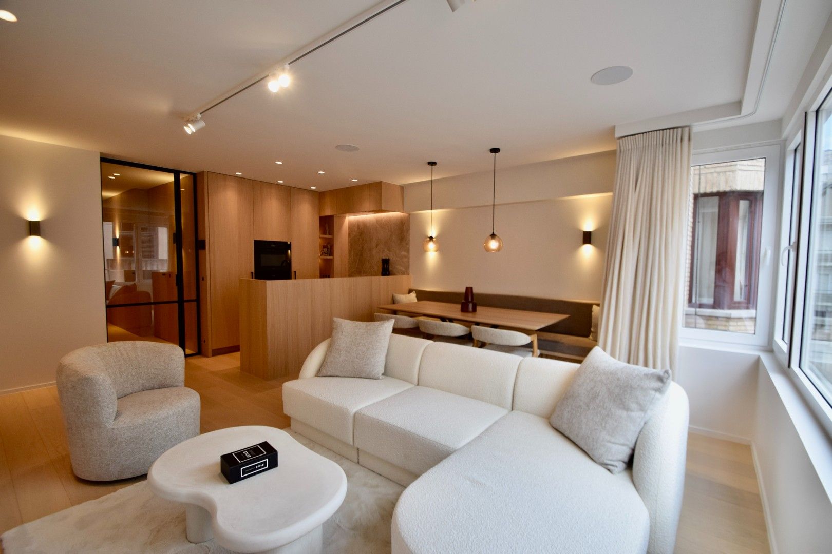 Gerenoveerd appartement met 3 slaapkamers in het centrum van Knokke op 3 stappen van de zee. foto 2