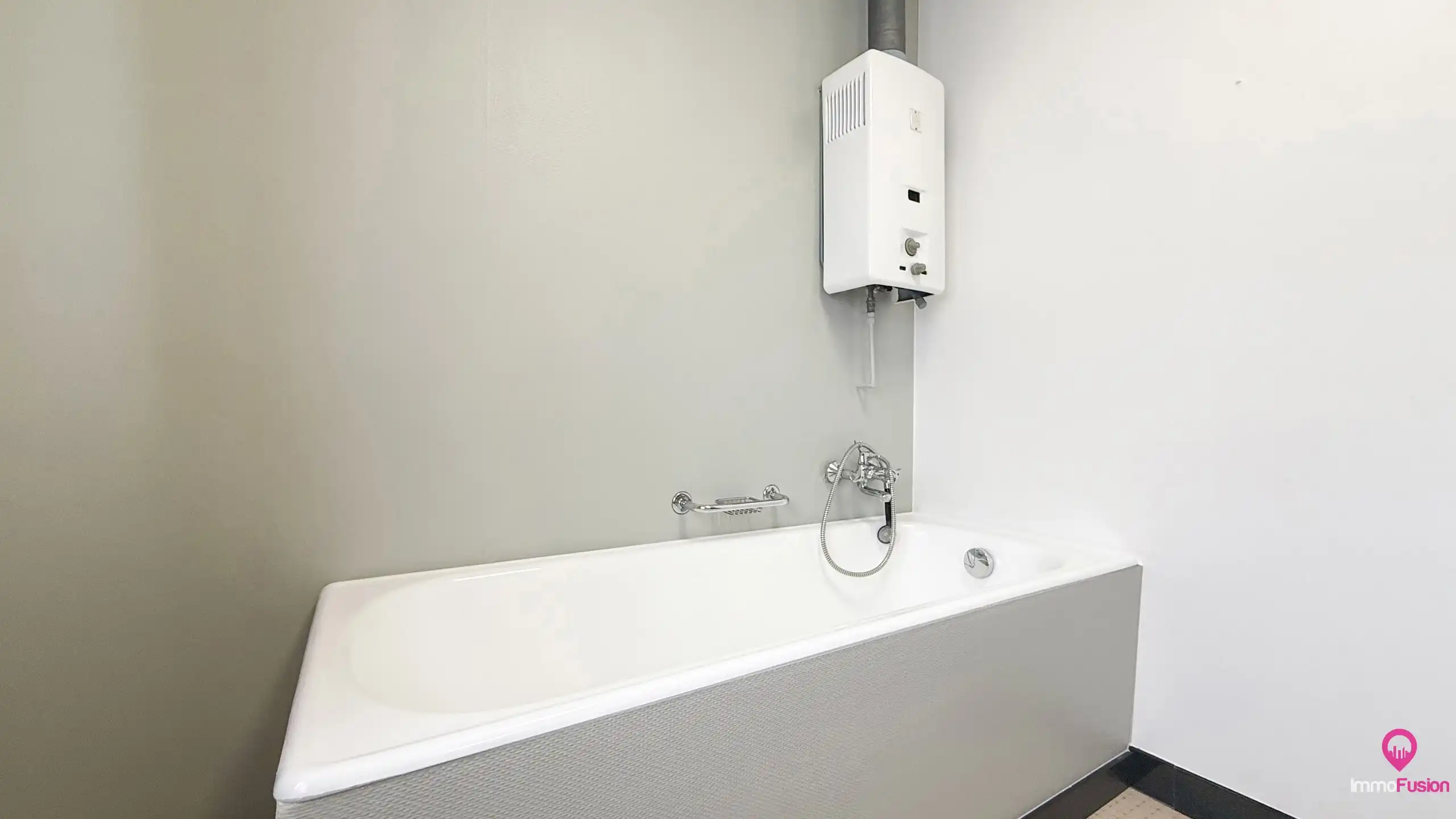 Ruime woning met 3 slaapkamers en zeer breed perceel! foto 29