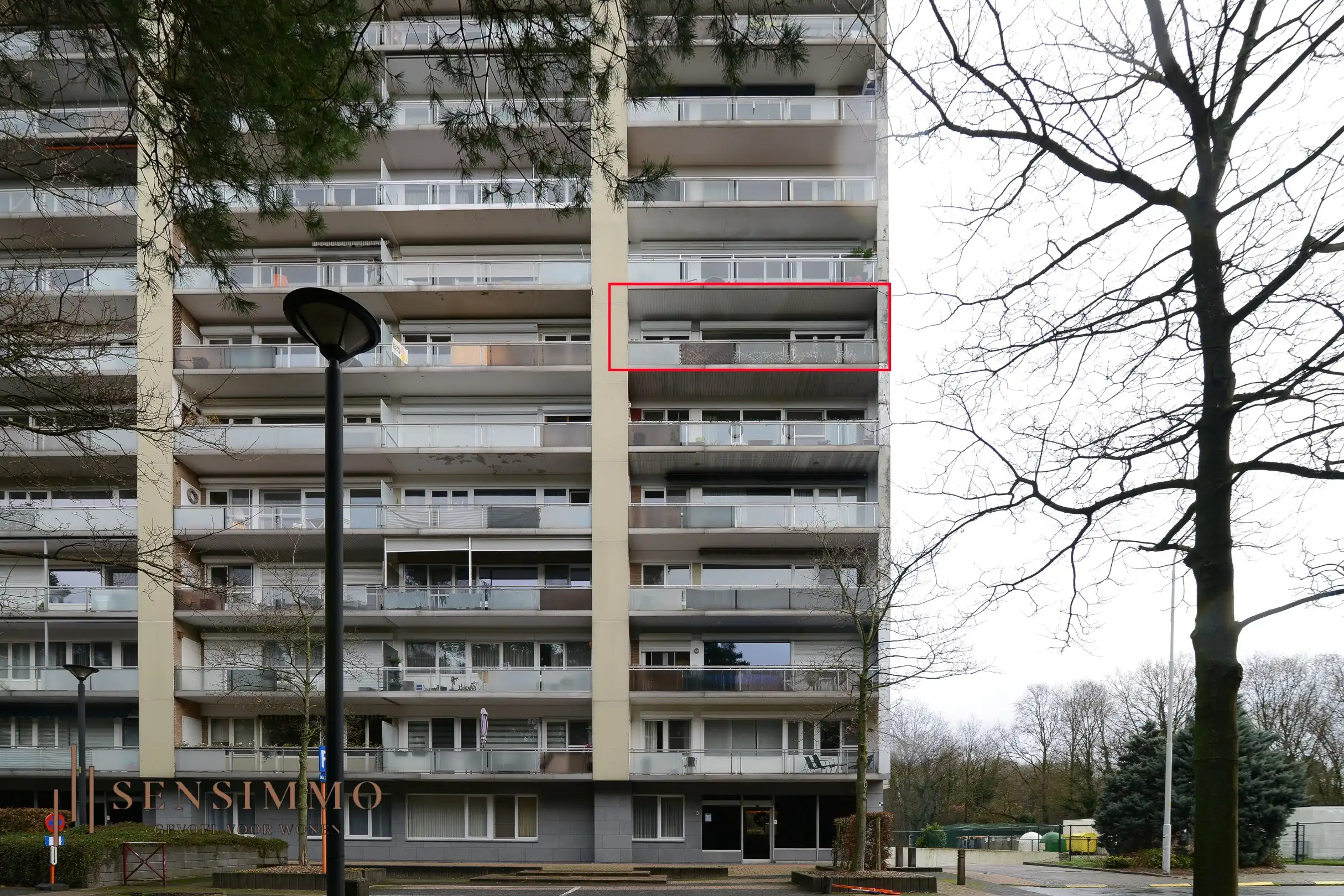 Hoofdfoto van de publicatie: Lichtrijk en ruim 4 slaapkamer appartement met parking vlakbij Genk centrum!