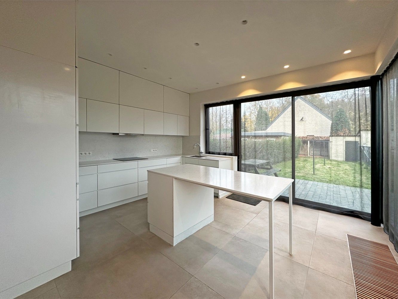 Huis met 3 slaapkamers + dressing en tuin te Wijnegem! foto 3