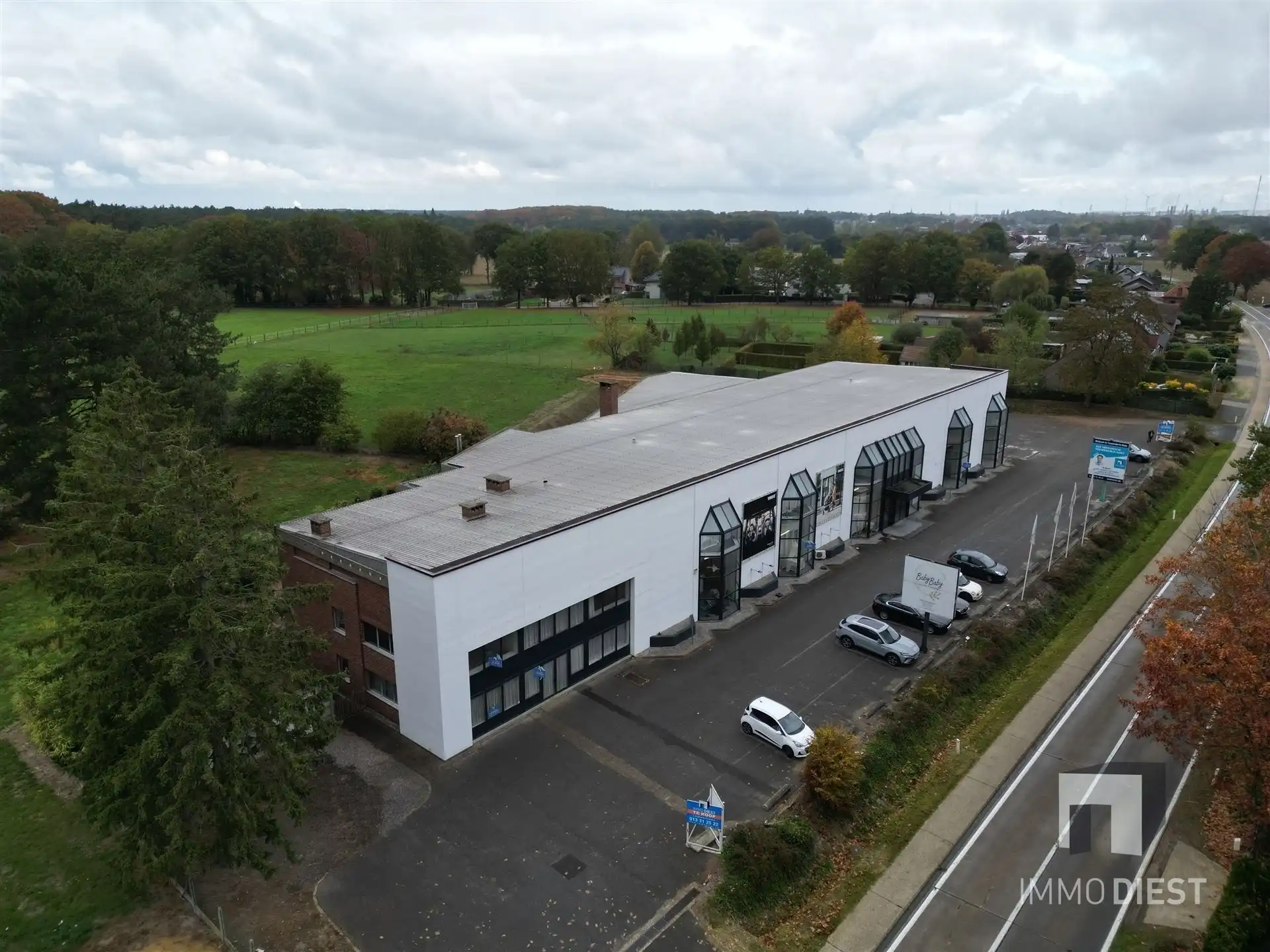 2 handelspanden en 2 appartementen van 3.120m2 met ruime parking op verbindingsweg foto 24