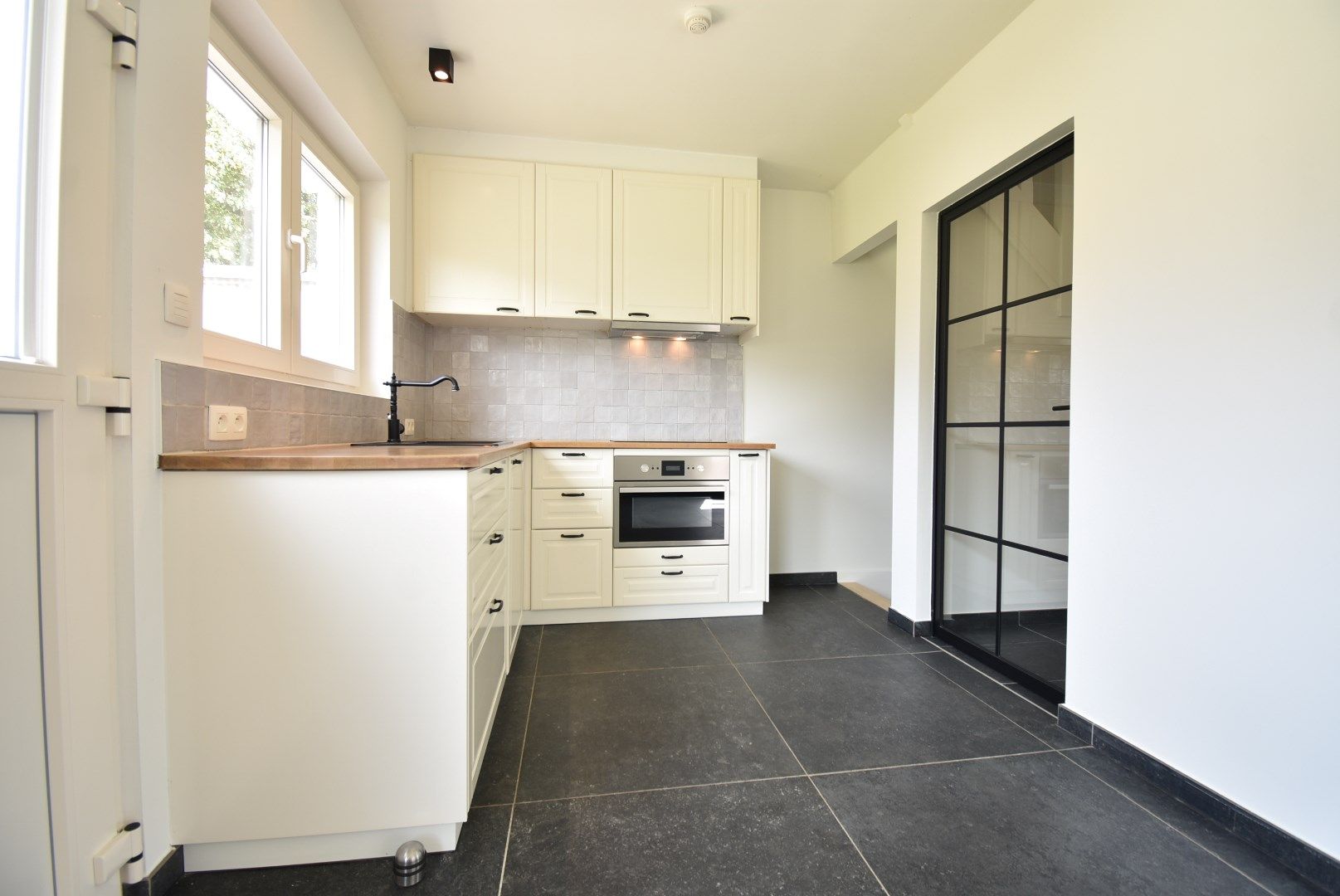 Gerenoveerde en smaakvol afgewerkte woning te Hoeselt  foto 6