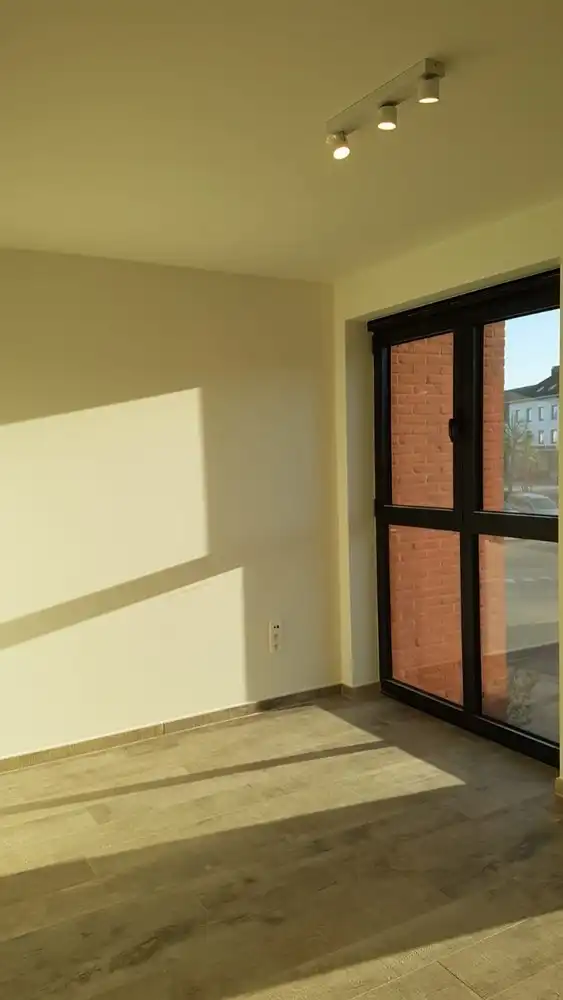 APPARTEMENT MET TWEE SLAAPKAMERS, TERRAS EN PARKEERPLAATS. foto 8