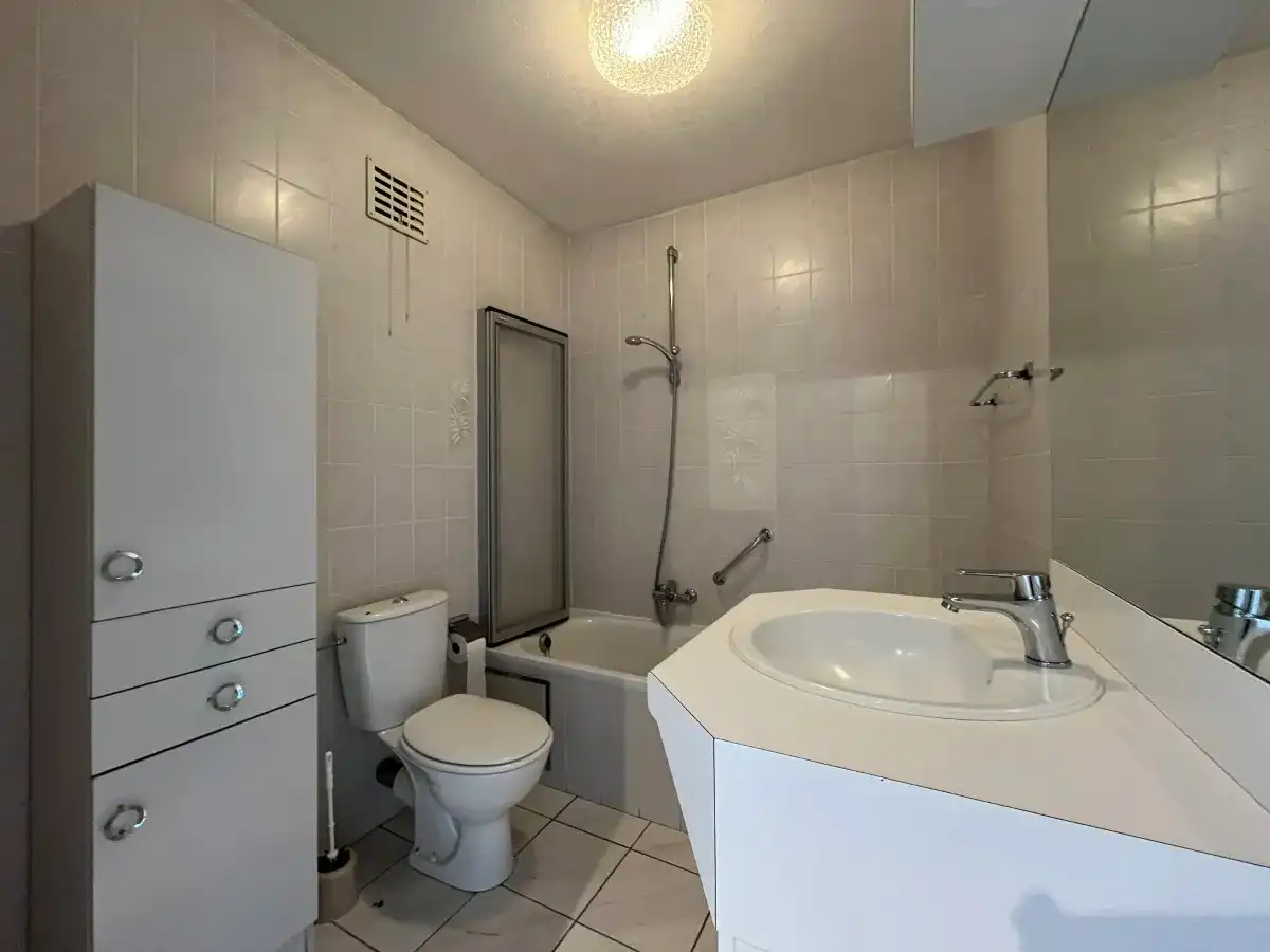 Roeselare - Zeer lichtrijk appartement met 2 slaapkamers, 2 terrassen en dubbele garage foto 11