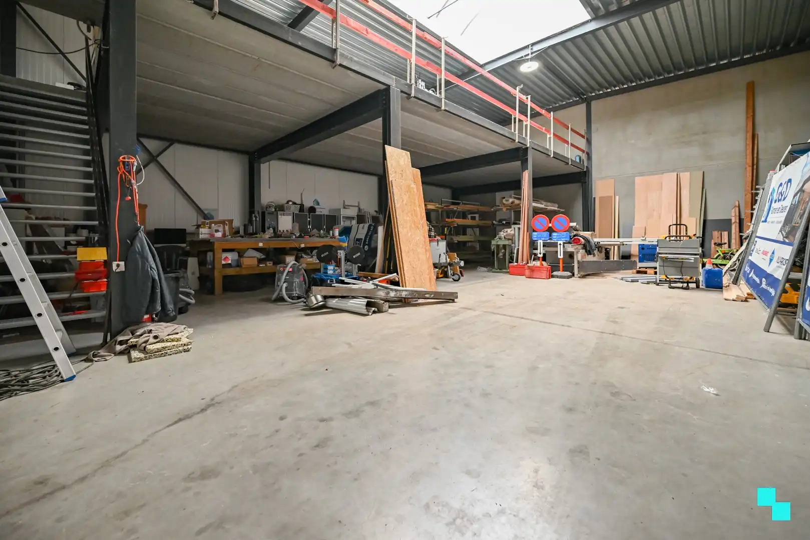 KMO-entiteit met 2 loodsen en 2 overdekte buitenopslagruimtes te Izegem foto 3