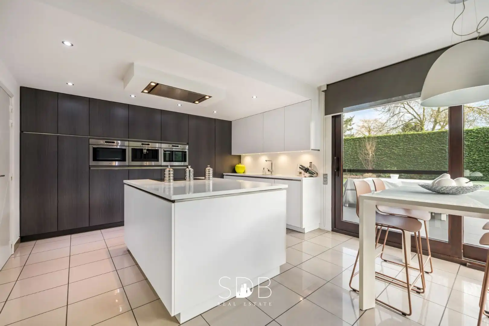 Prachtige ruime villa met gezinstuin + appartement op 2.135m² foto 8