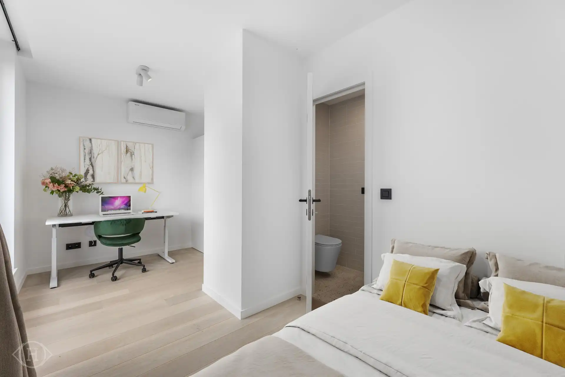Compact comfort met eigen terras: energiezuinige studentenkamer in Trivest foto 7