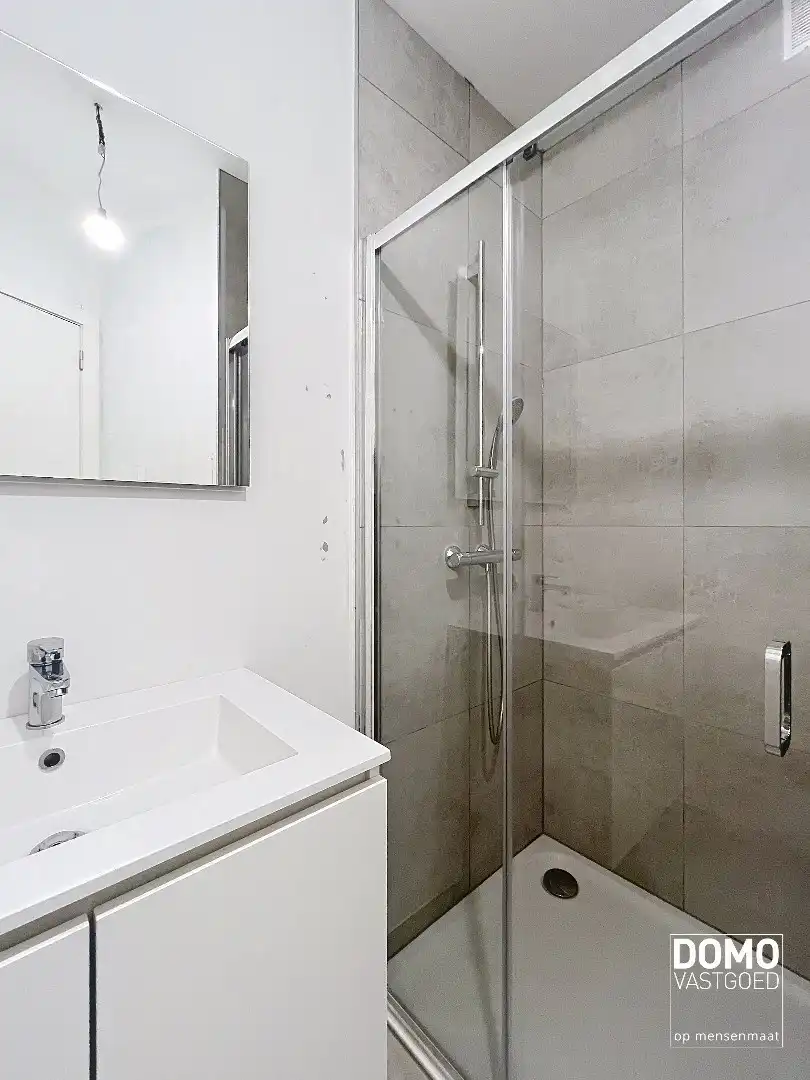 VOLLEDIG AFGEWERKT NIEUWBOUWAPPARTEMENT MET 1 SLAAPKAMER, TERRAS EN ONDERGRONDSE AUTOSTANDPLAATS IN RESIDENTIE "DE KWINT" TE ZONHOVEN  foto 6