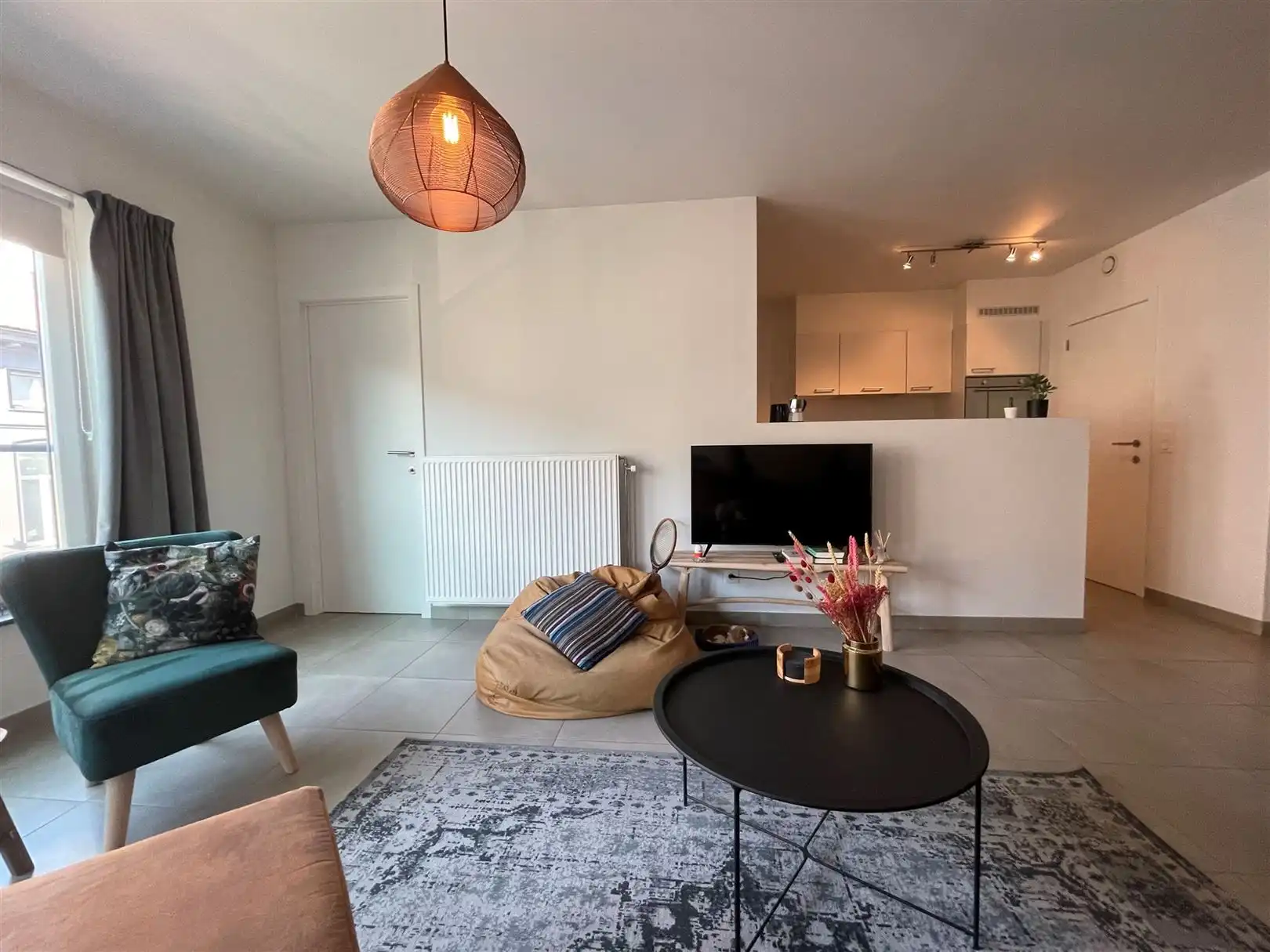 Centraal  gelegen appartement met autostaanplaats foto 22