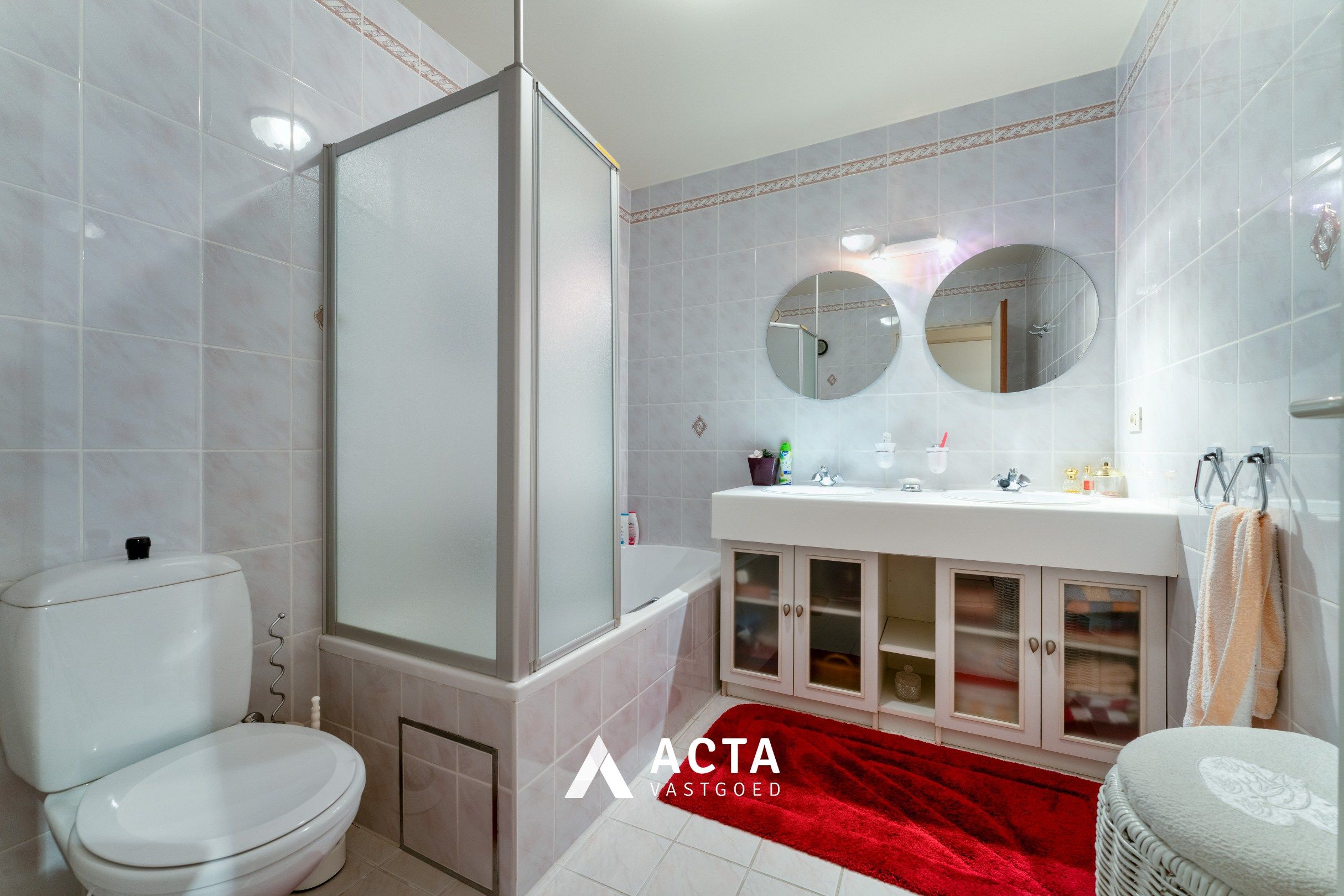 Ruim hoekappartement met twee slaapkamers in Mariakerke foto 14