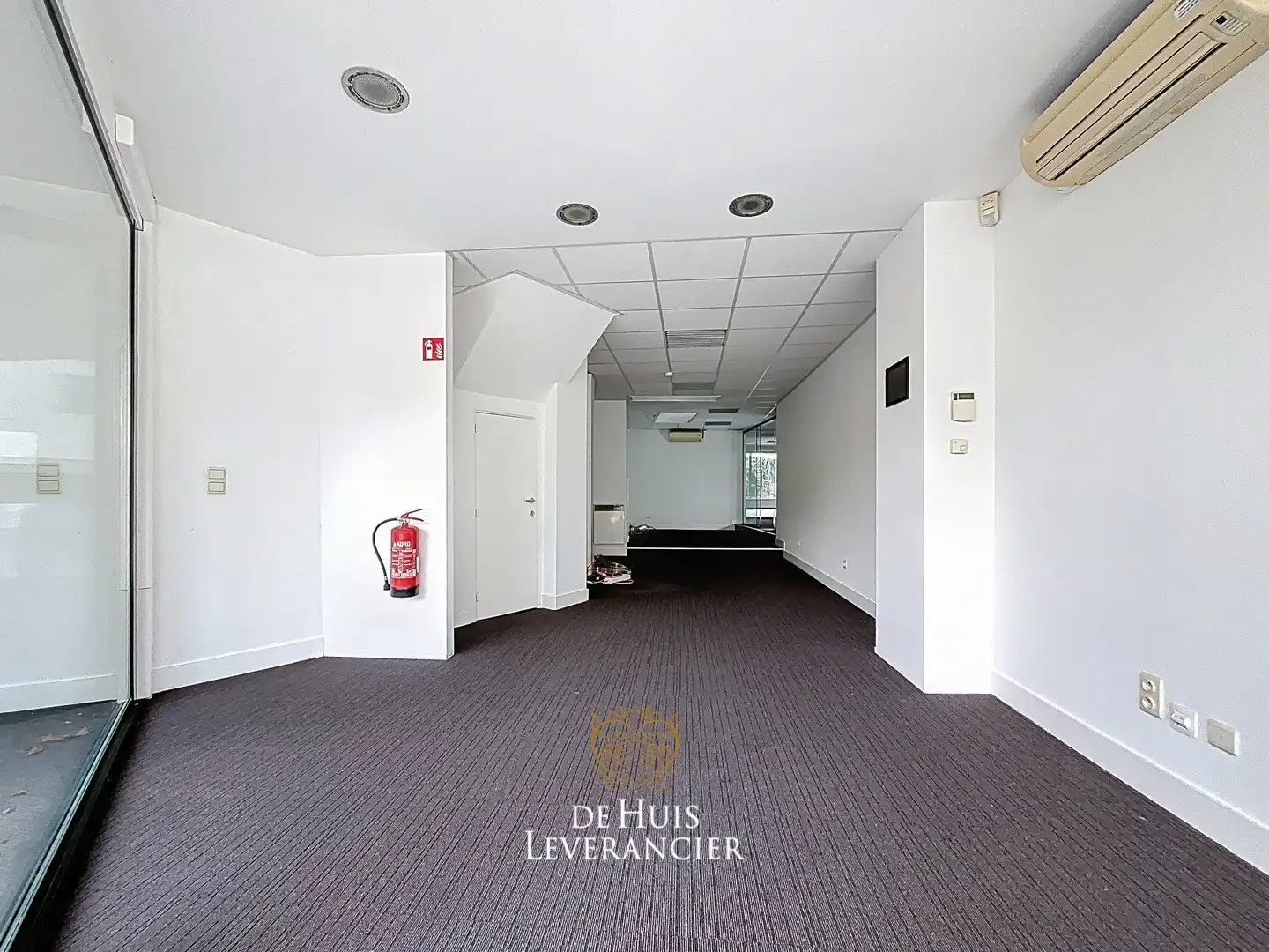 Kantoor op topligging met bovenliggend duplex-appartement (aparte ingang) foto 9