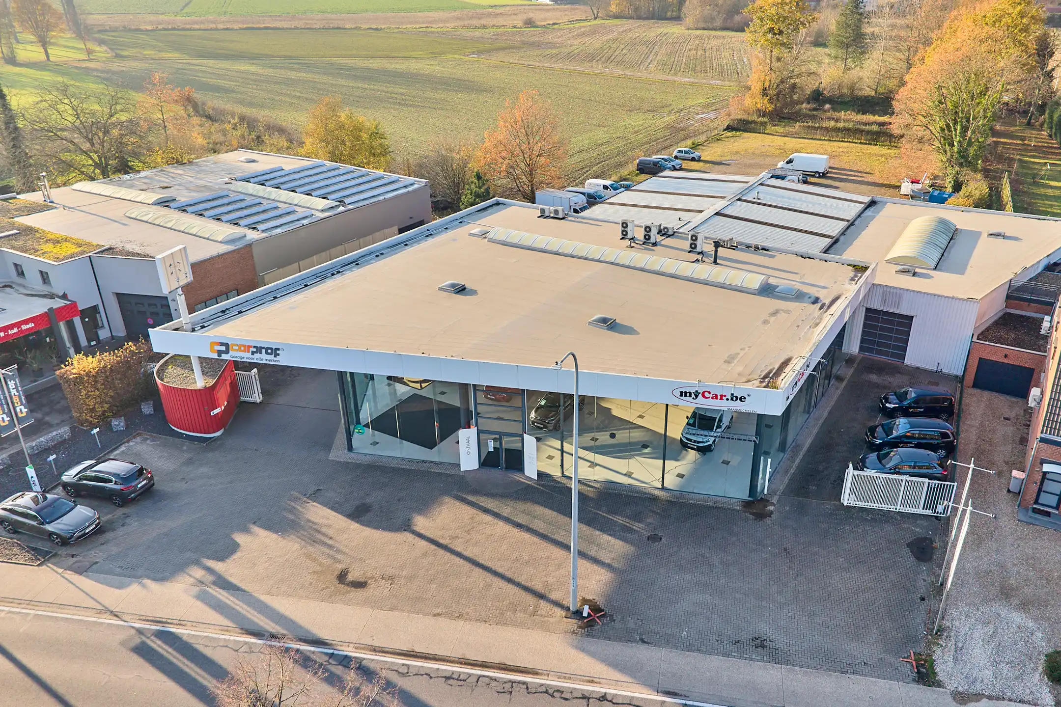Te koop: commercieel gebouw in Maasmechelen foto {{pictureIndex}}