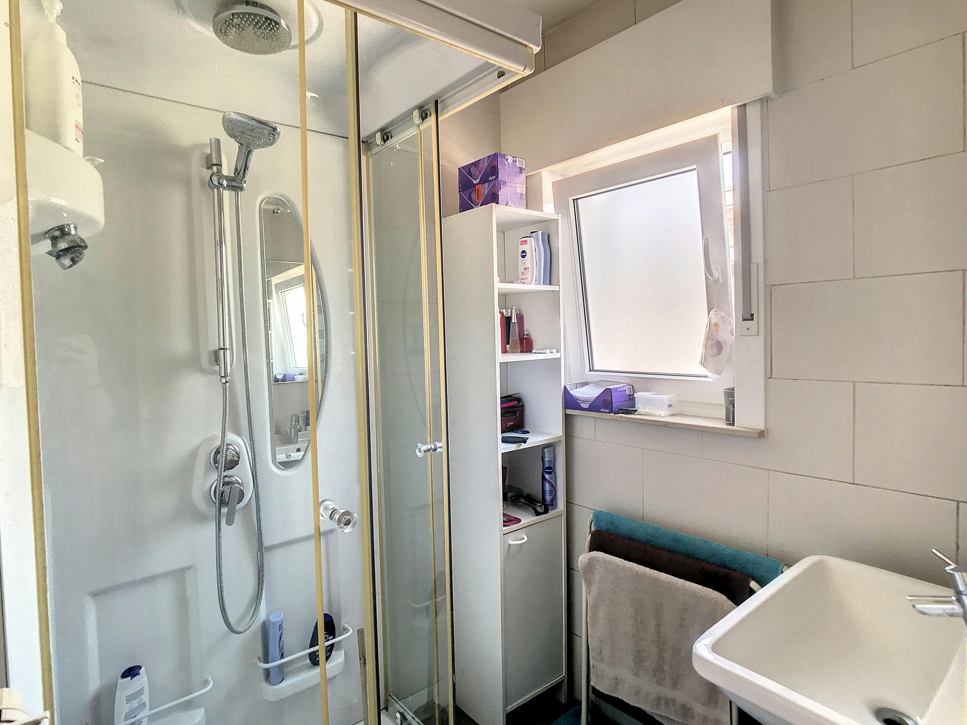 Lichtrijk appartement te koop met 2 slaapkamers en garagebox te Sint-Michiels foto 4