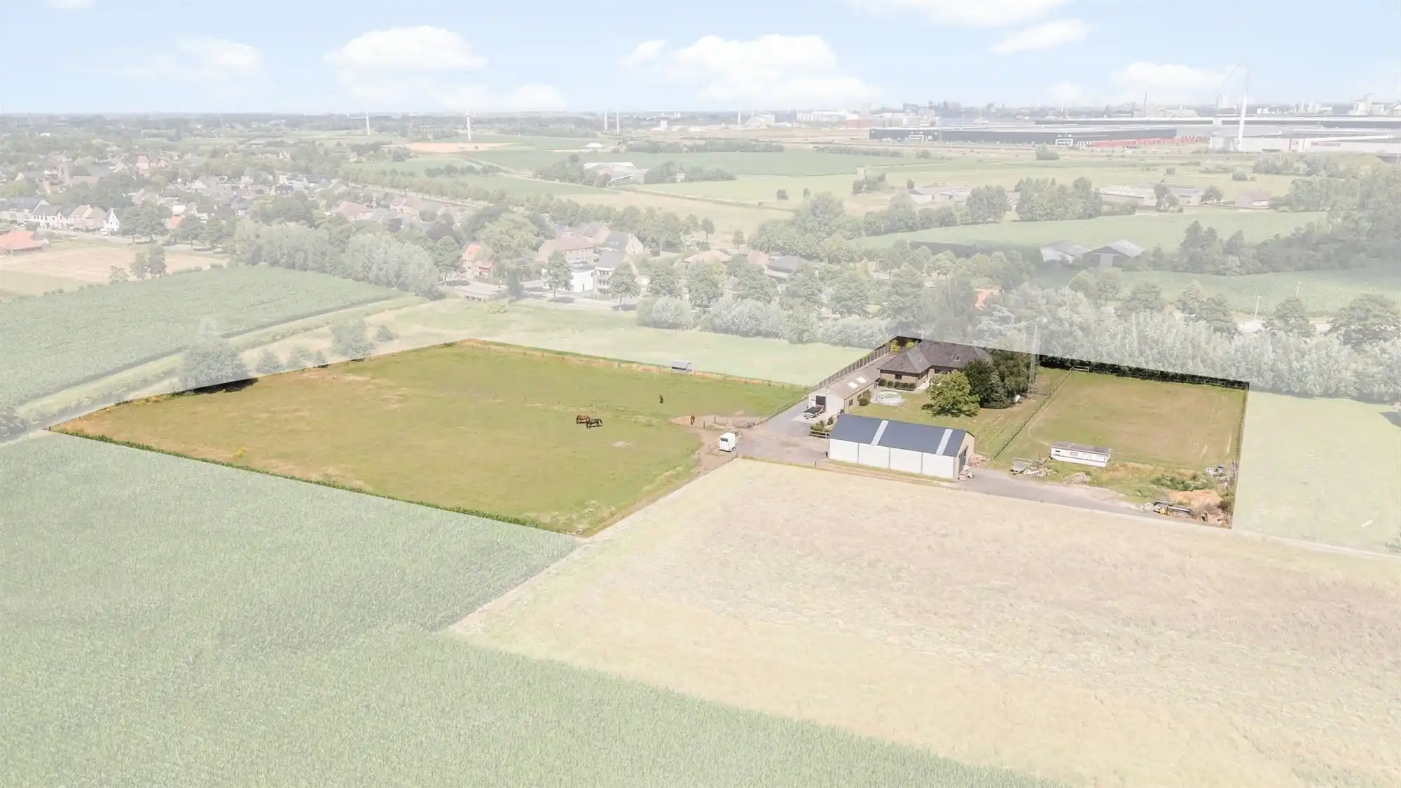 Unieke eigendom van 14.139m² voor paarden- of dierenliefhebbers of wie droomt van ruimte  foto {{pictureIndex}}