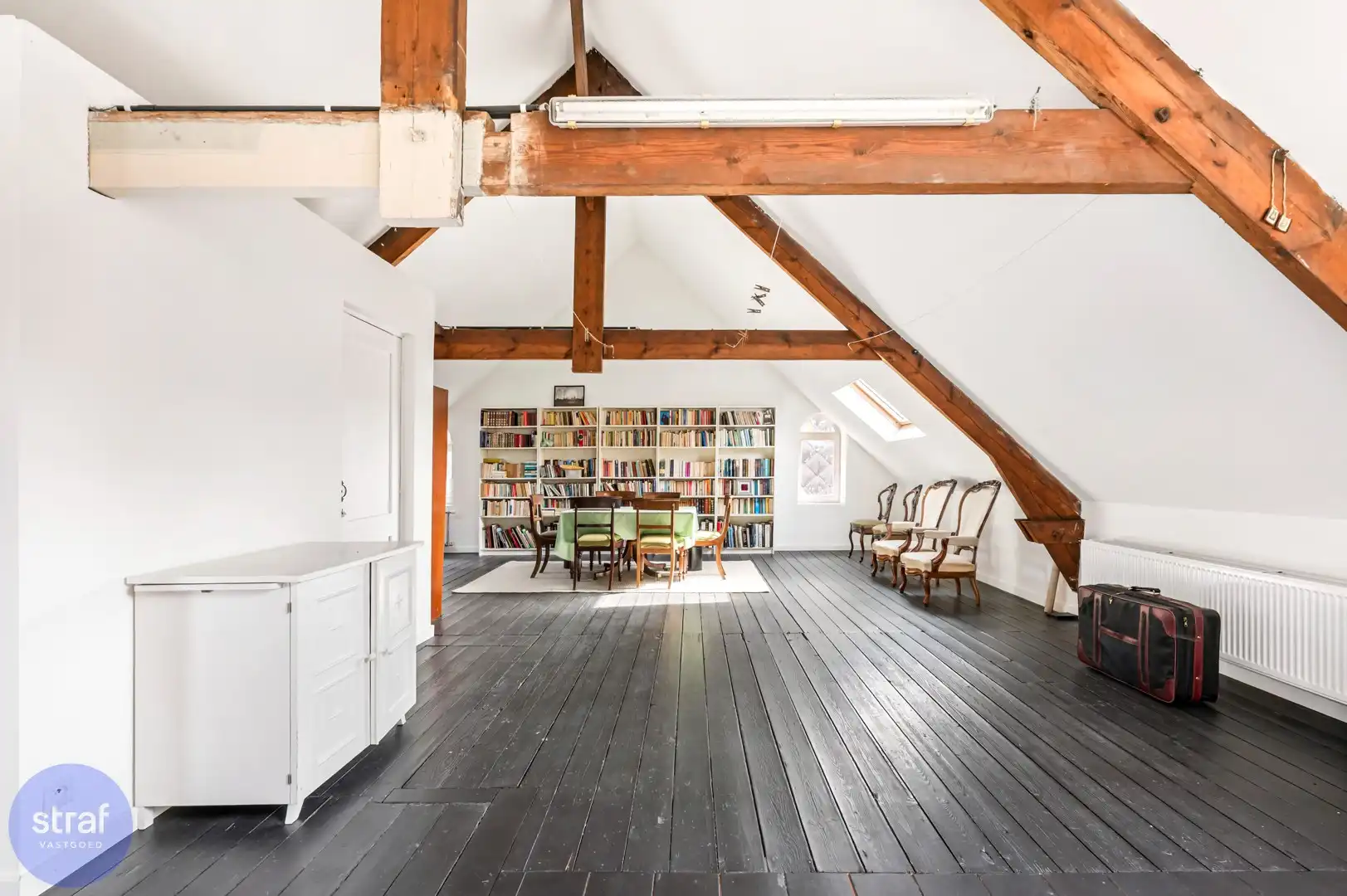 Karaktervolle woning met hoge plafonds en 2 garageboxen foto 21