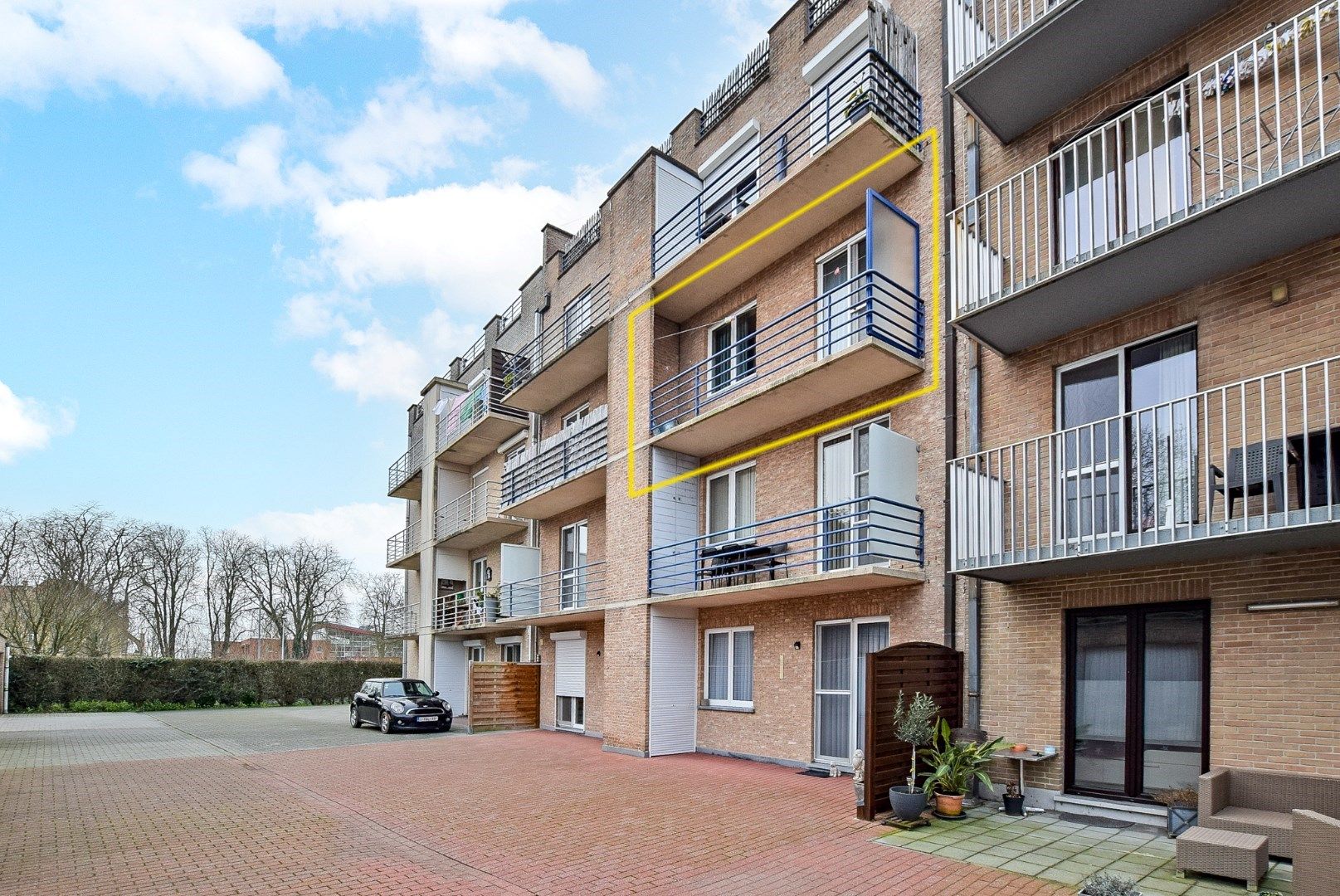 Instapklaar 2-slaapkamer appartement in centrum Diksmuide! foto 2