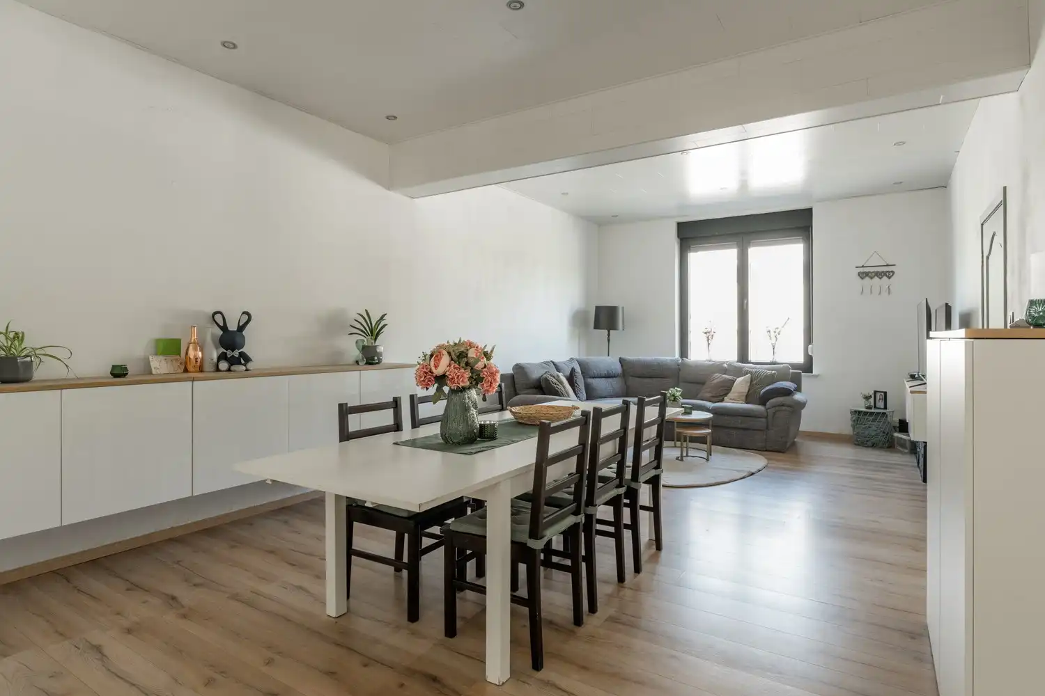 Karaktervolle woning met tal van mogelijkheden in het hart van Neerpelt foto 3