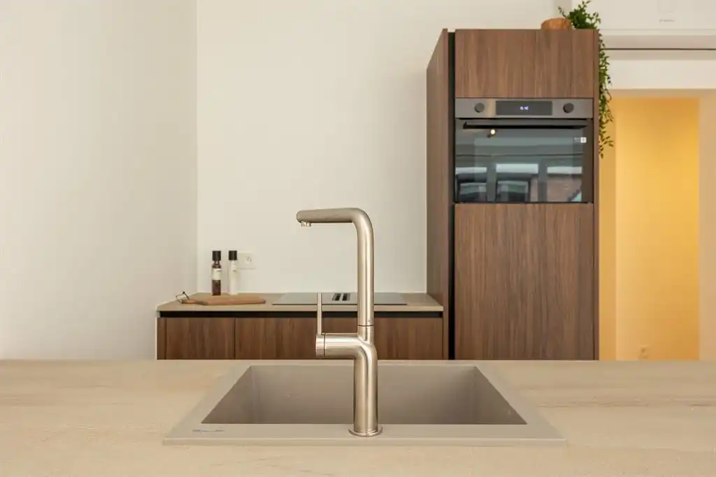 Gerenoveerd appartement met 2 slaapkamers foto 5