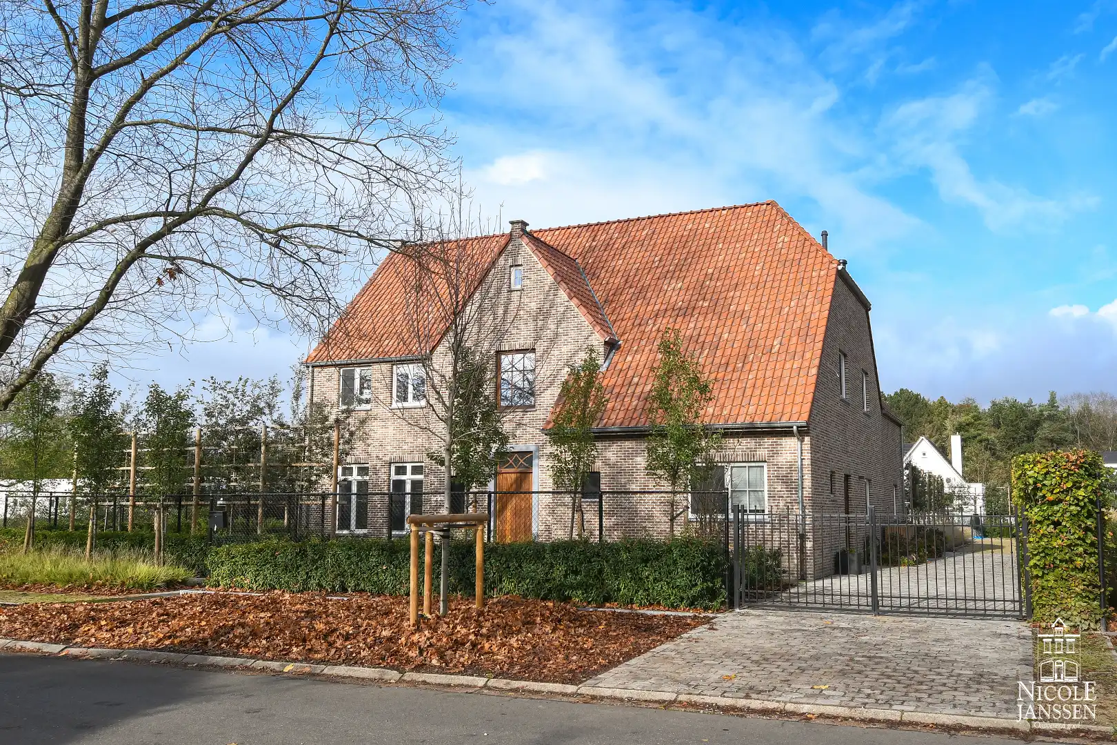 Schitterend landhuis in pastoriestijl met prachtige tuin op een rustige locatie foto 33